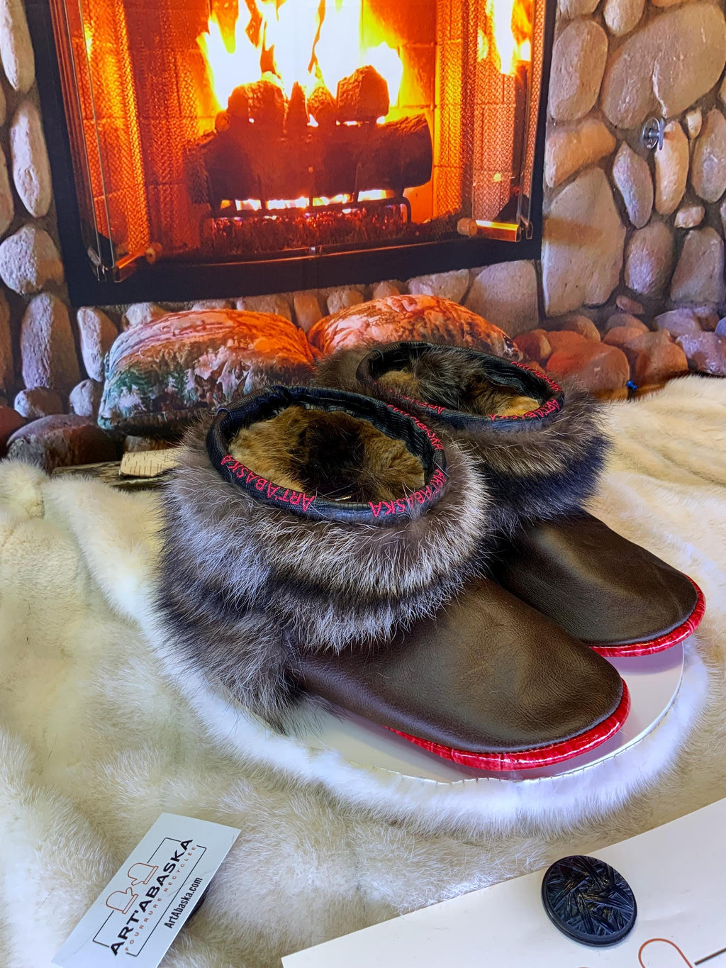 Mocassin d’intérieur homme Les Charlotte – pointure 10 – cuir italien brun chocolat & raton recyclés – fait main au Québec, pièce unique