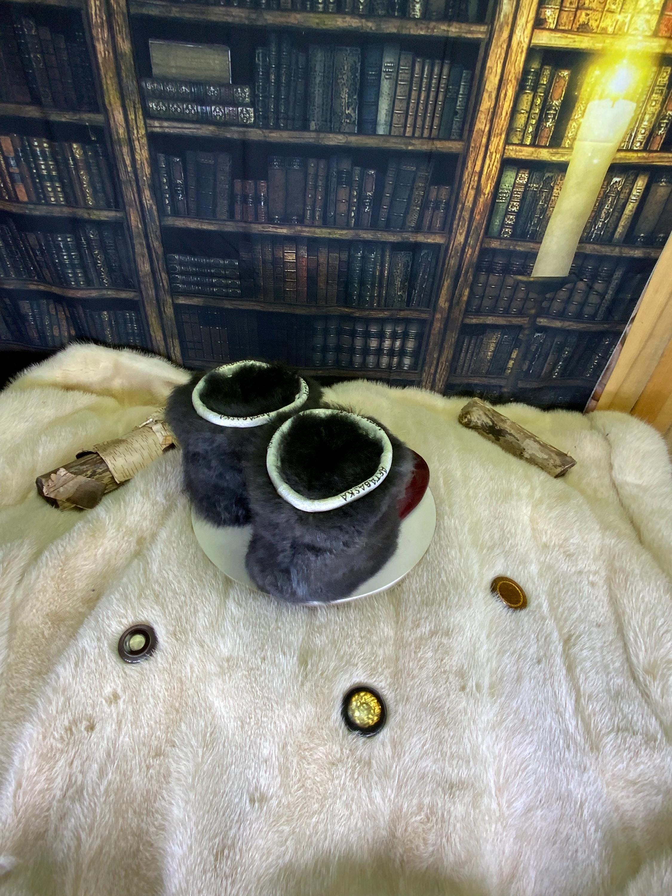 Mocassins d’intérieur Ernestine pointure 8 femme cuir italien bourgogne opossum recyclé fait à la main Québec pantoufles luxe