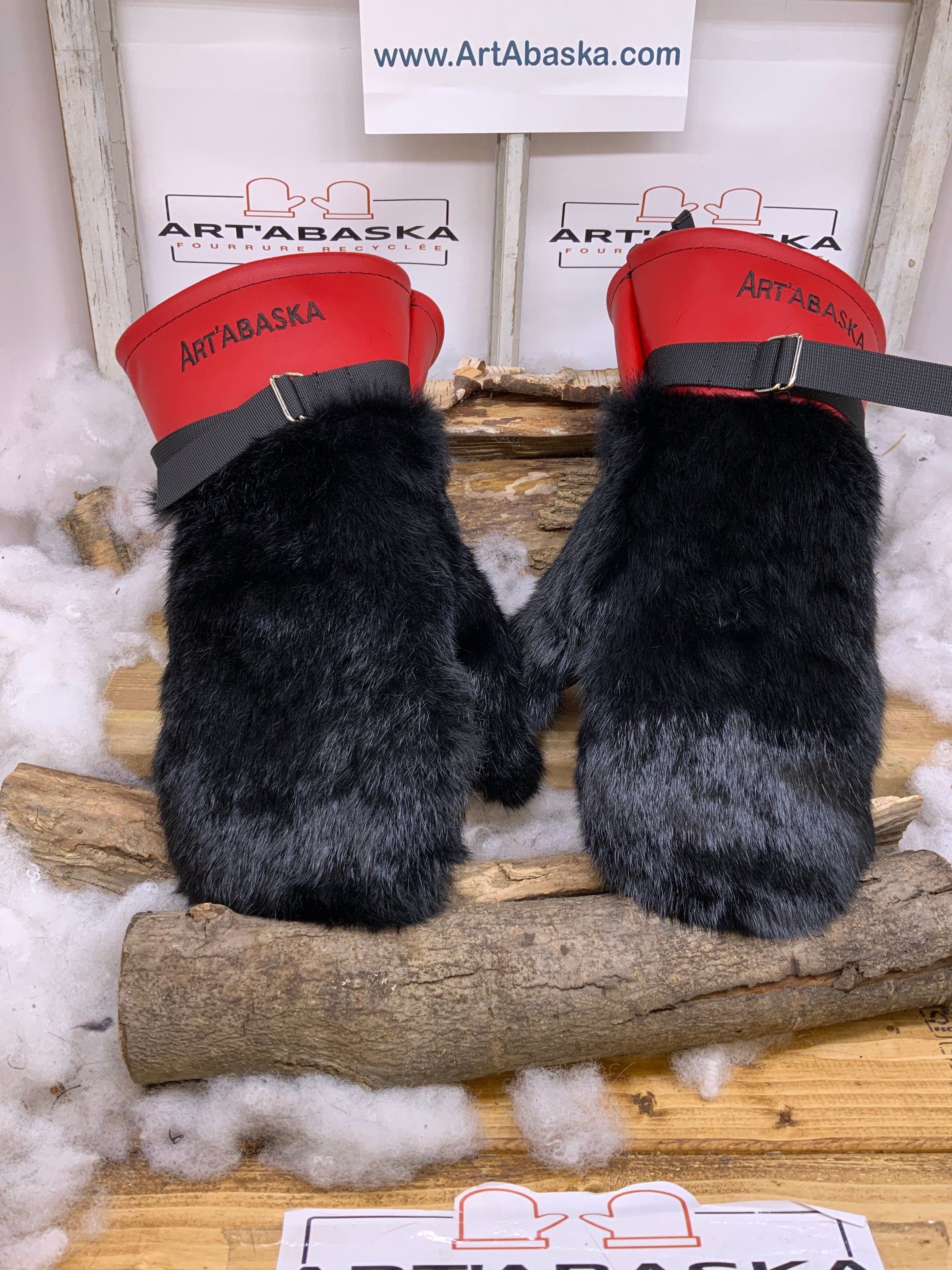 Mitaines Hélèna X Large – Fourrure de lapin noir recyclé et cuir rouge vibrant Québec fait à la main pièce unique