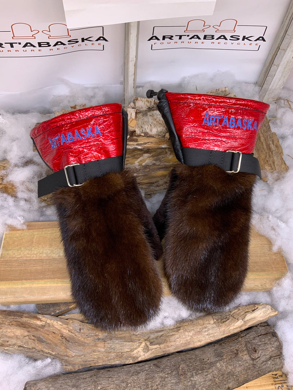 Mitaines Maryse Medium - Cuir embossé rouge et fourrures recyclées vison et mouton, pièce unique élégante fait à la main Québec