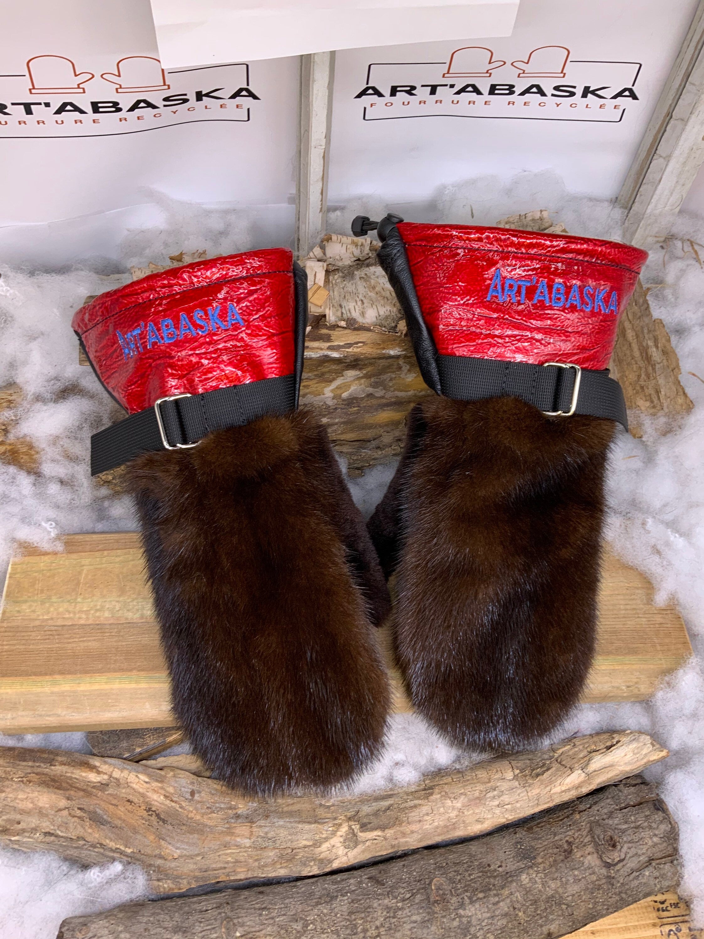 Mitaines Maryse Medium - Cuir embossé rouge et fourrures recyclées vison et mouton, pièce unique élégante fait à la main Québec