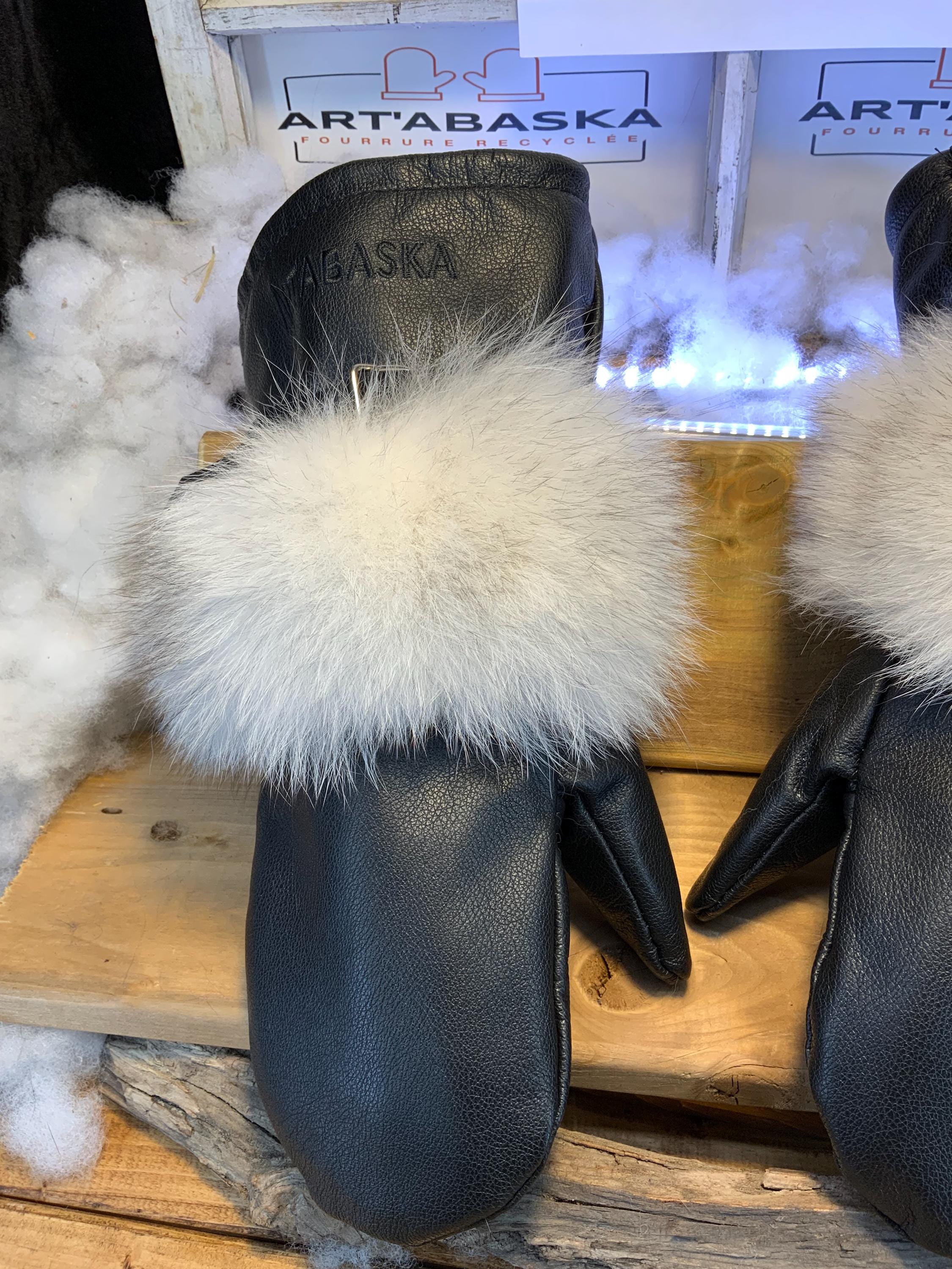 Mitaines Adeline XL cuir italien noir & renard norvegien blanc recycle fait a la main piece unique Quebec