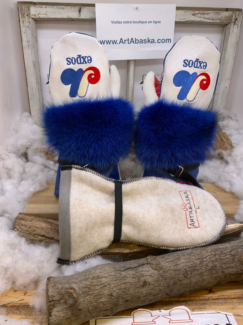 Mitaines Jeanine Expos de Montréal cuir bleu blanc rouge brodé fourrure renard mouton recyclé fait à la main Large Québec