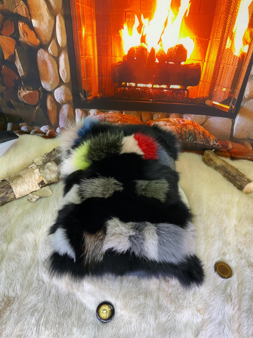 Coussin décoratif en fourrure recyclée en renard recyclé cousus en lanières style patchwork