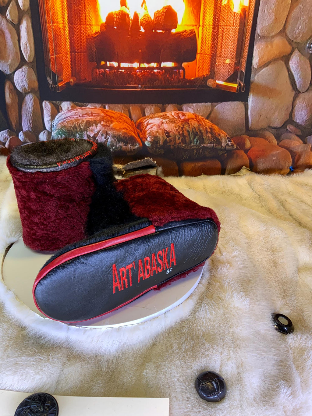 Mocassins d’intérieur Rachel 8 femme, Mickey & Minnie brodés, opossum recyclé, faits à la main au Québec 🎀🐭✨
