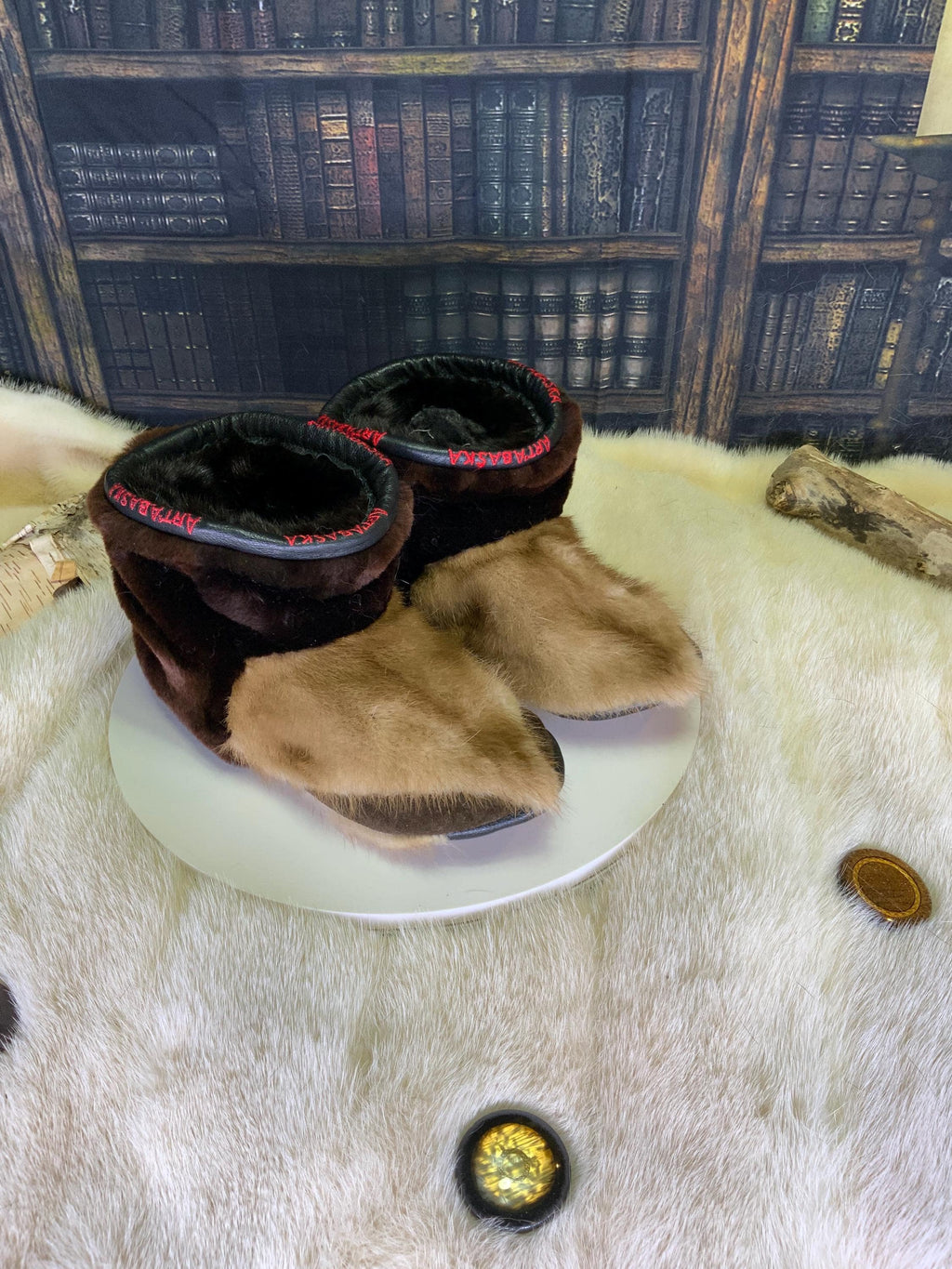 Mocassins d’intérieur Nicole pointure 6 femme fourrure recyclée vison mouton cuir fait à la main Québec pantoufles luxe