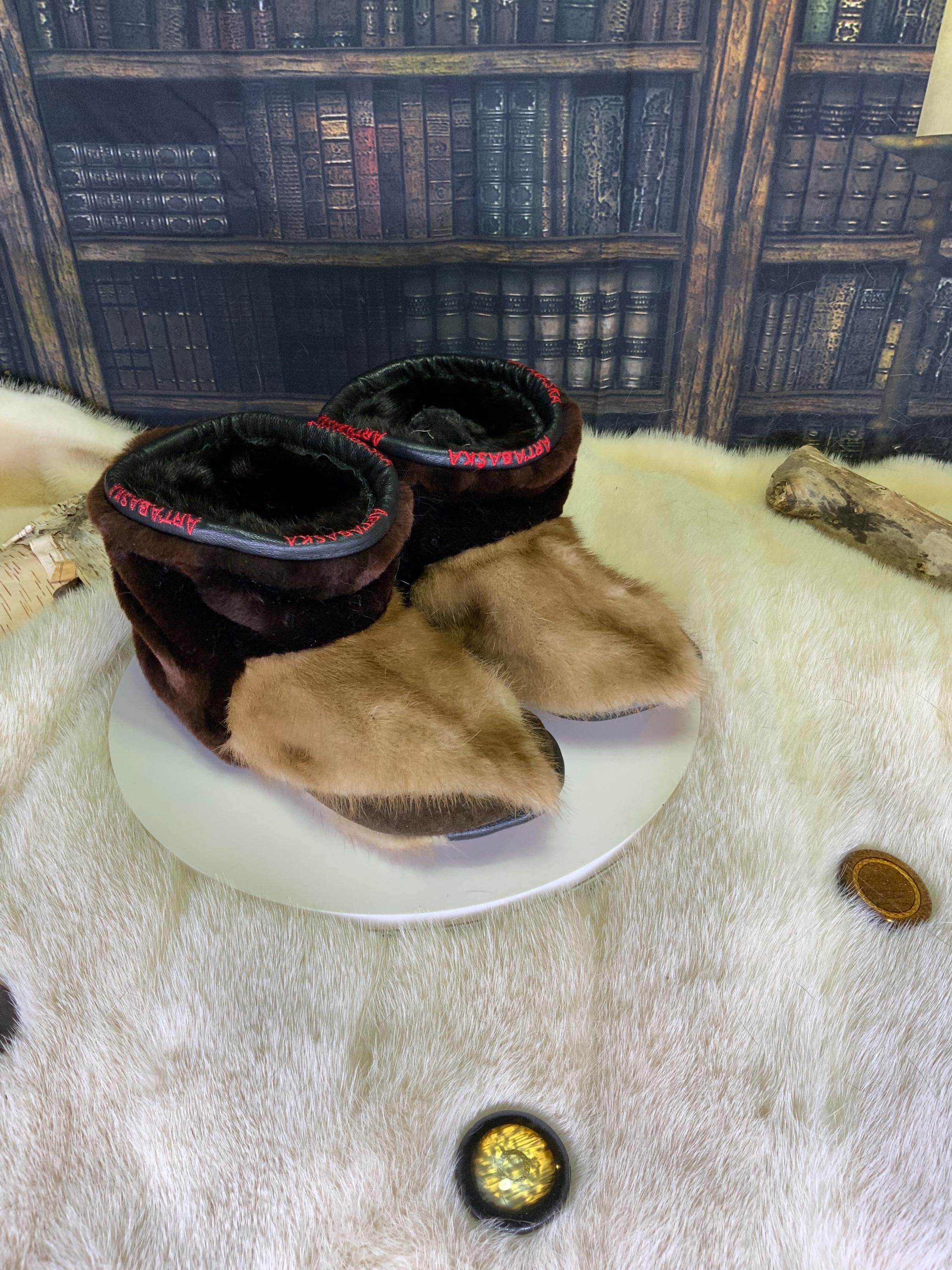 Mocassins d’intérieur Nicole pointure 6 femme fourrure recyclée vison mouton cuir fait à la main Québec pantoufles luxe