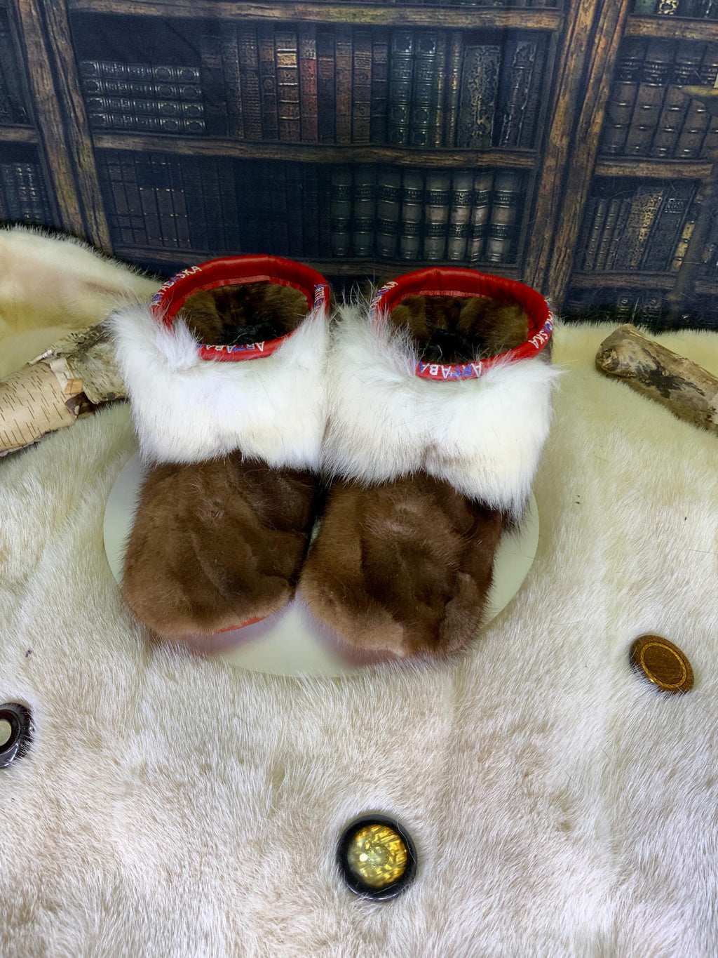 Mocassins d’intérieur Rosa pour femme 7 en fourrures recyclées et cuir récupéré d’usine – faits à la main au Québec, chauds, respirants, confort de luxe, pièce unique Art’Abaska 💕