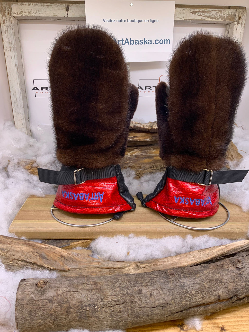 Mitaines Maryse Medium - Cuir embossé rouge et fourrures recyclées vison et mouton, pièce unique élégante fait à la main Québec