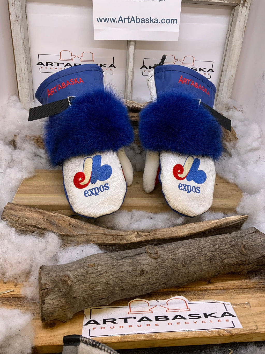 Mitaines Jeanine Expos de Montréal cuir bleu blanc rouge brodé fourrure renard mouton recyclé fait à la main Large Québec