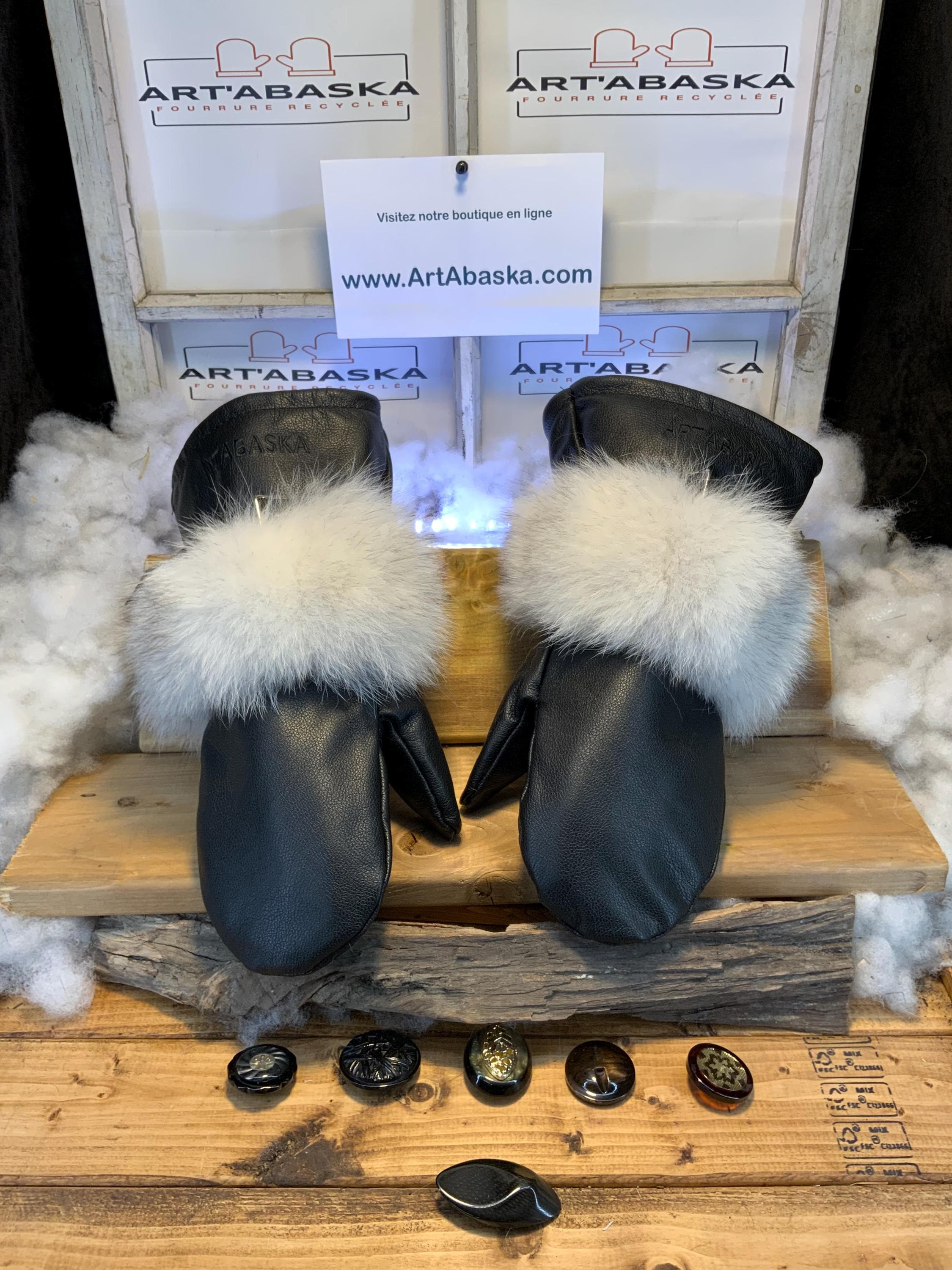 Mitaines Adeline XL cuir italien noir & renard norvegien blanc recycle fait a la main piece unique Quebec