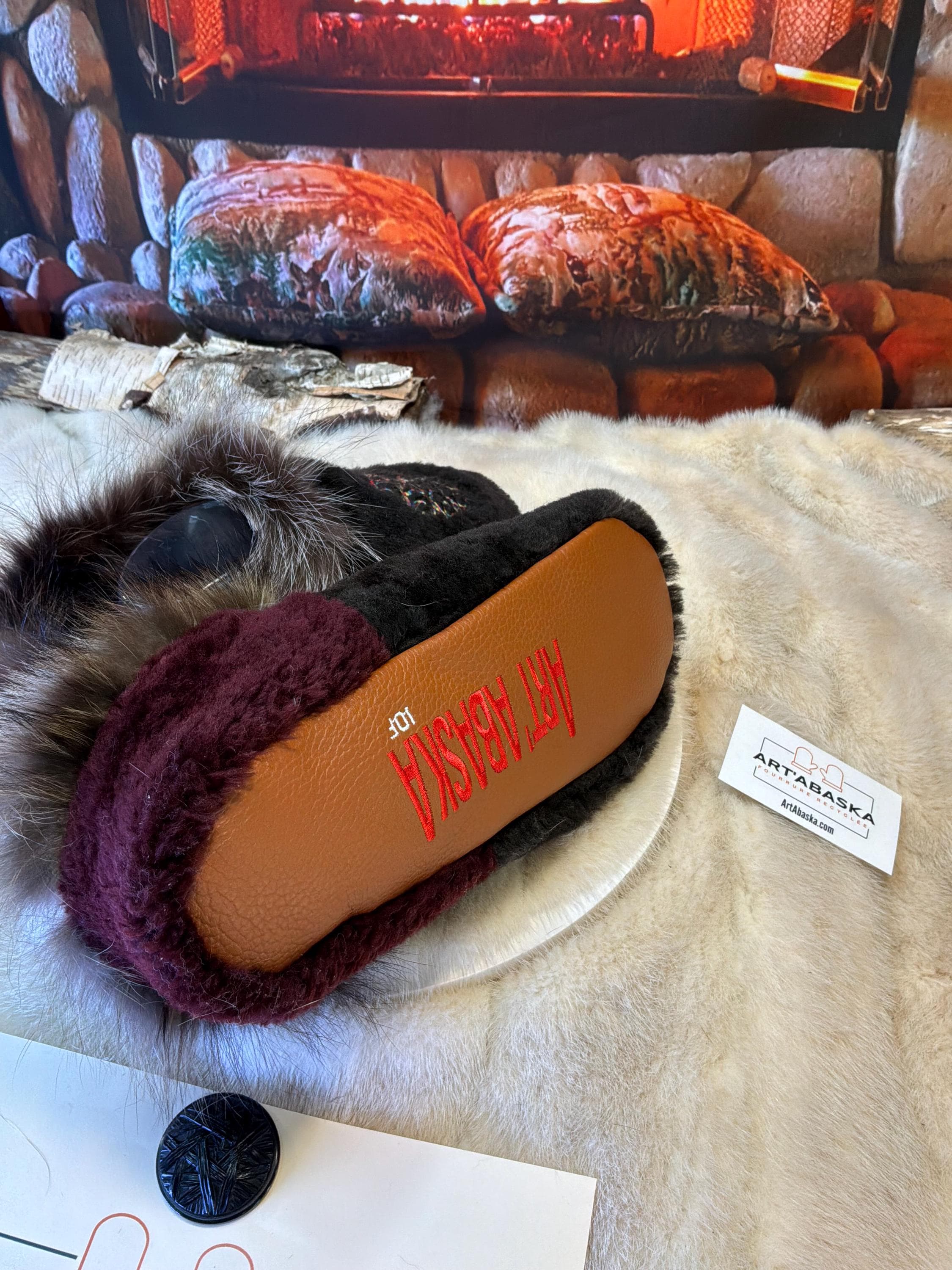 Slipper Josée pointure 10 femme – Sherling italien & cuir recyclé, pièce unique faite à la main au Québec Édition Brodée