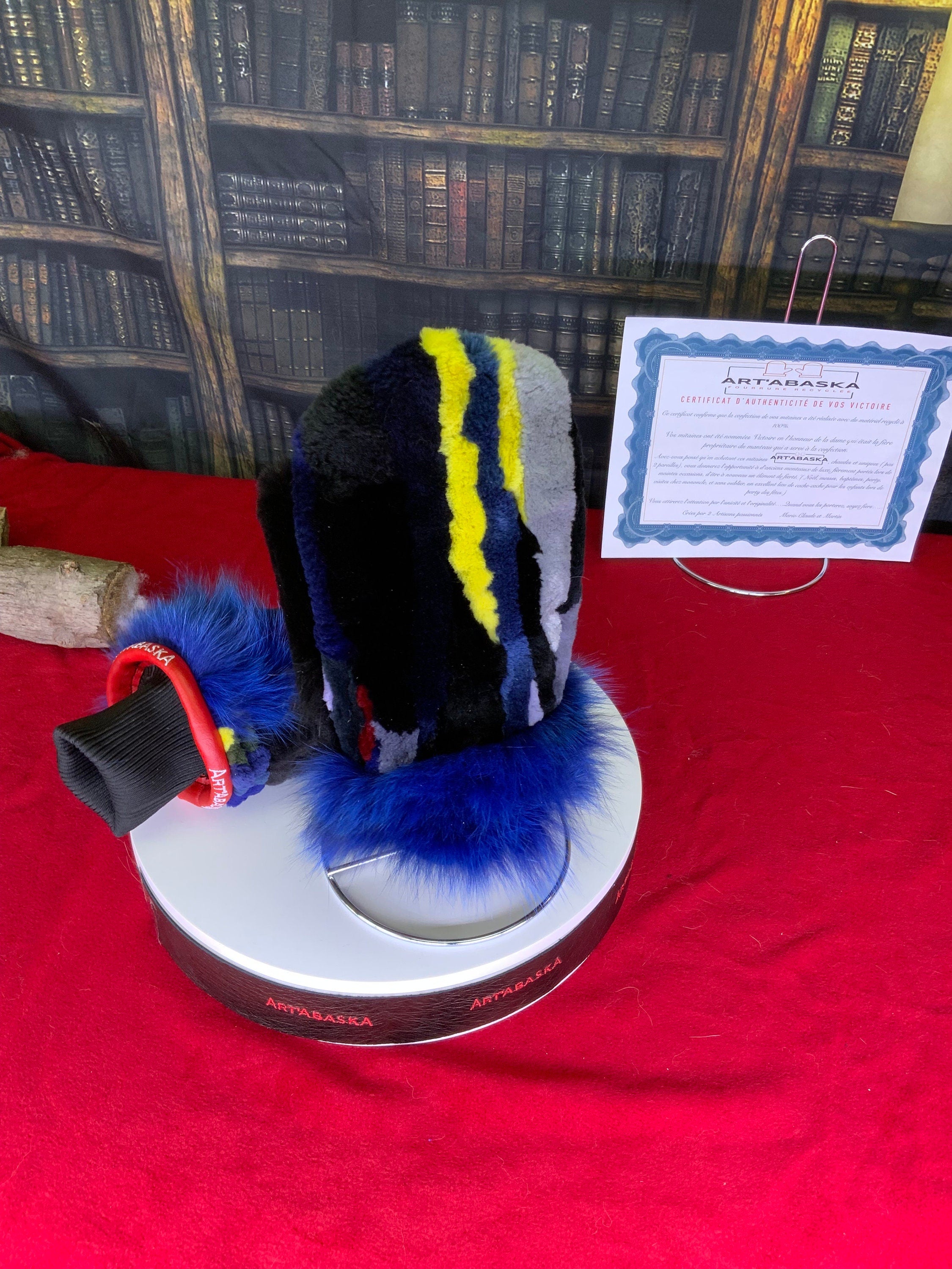 Mitaines de Ville en fourrure et cuir recyclés,  modèle court Les Victoire.  Grandeur LARGE