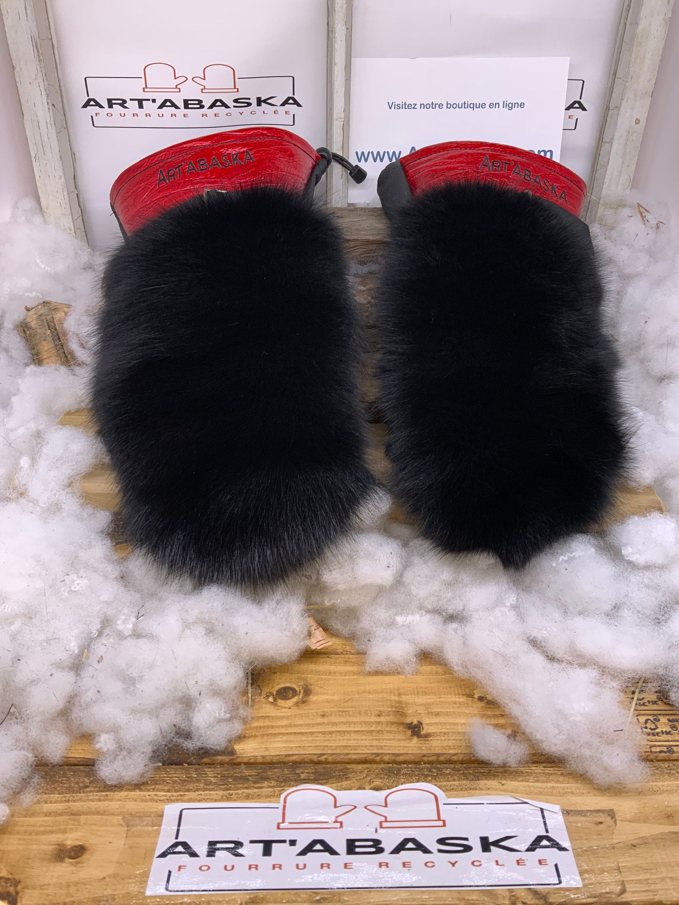 Mitaines Yvette X Large – Patchwork renard noir recyclé cuir rouge antique et noir 19h30 fait main Québec pièce unique