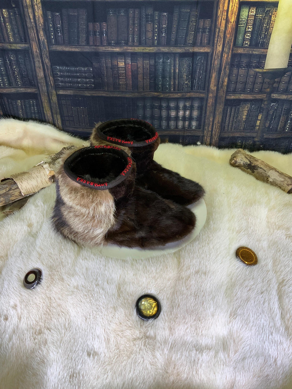 Mocassins d’intérieur Thérèse pour femme 7 en vison brun recyclé, raton naturel recyclé et mouton rasé ultra-doux recyclé – faits à la main au Québec, chauds, respirants, confort de luxe, pièce unique Art’Abaska 💕