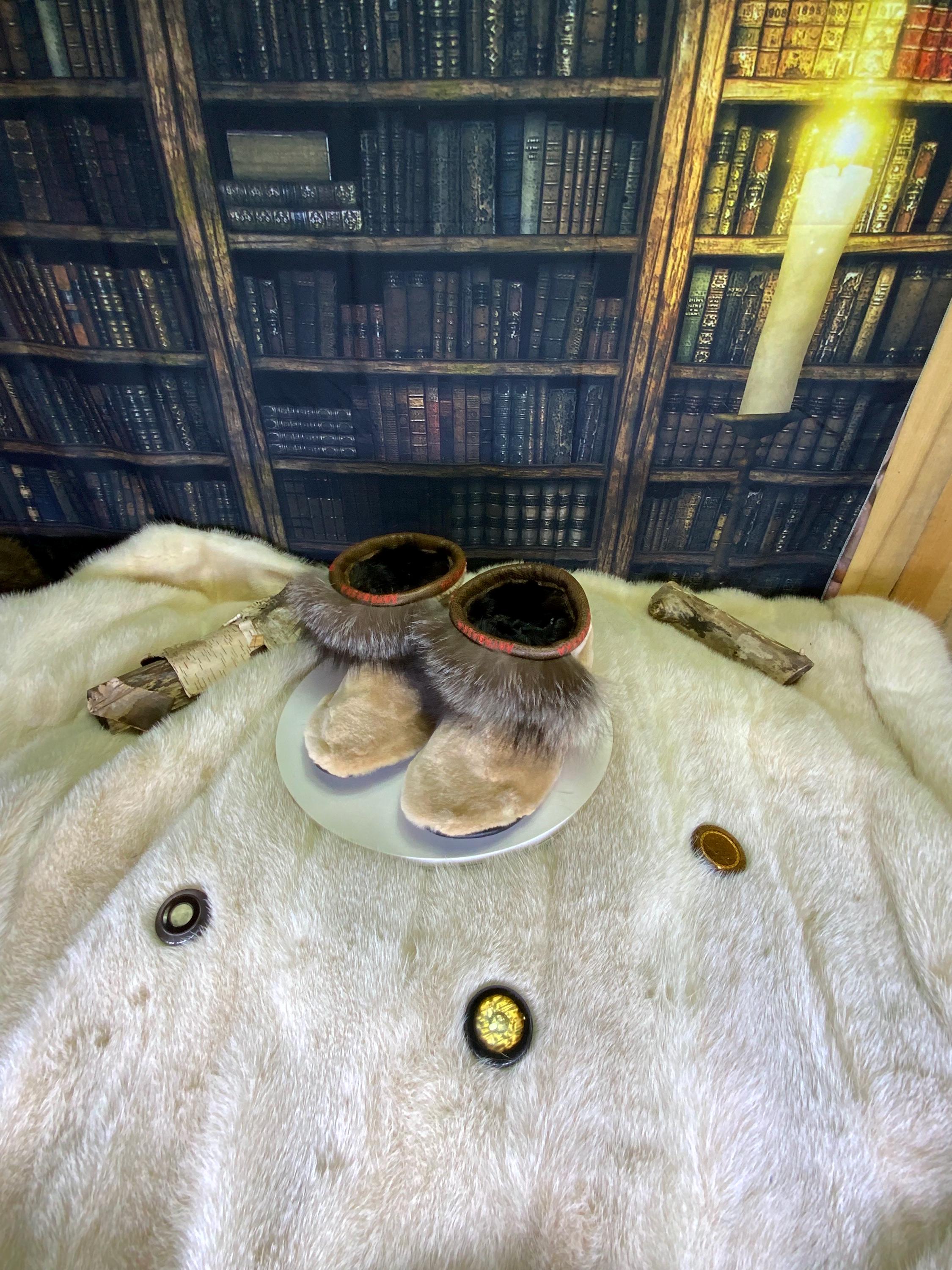 Mocassins d’intérieur Aline pointure 6 femme fourrure recyclée vison raton renard argenté fait à la main Québec pantoufles luxe