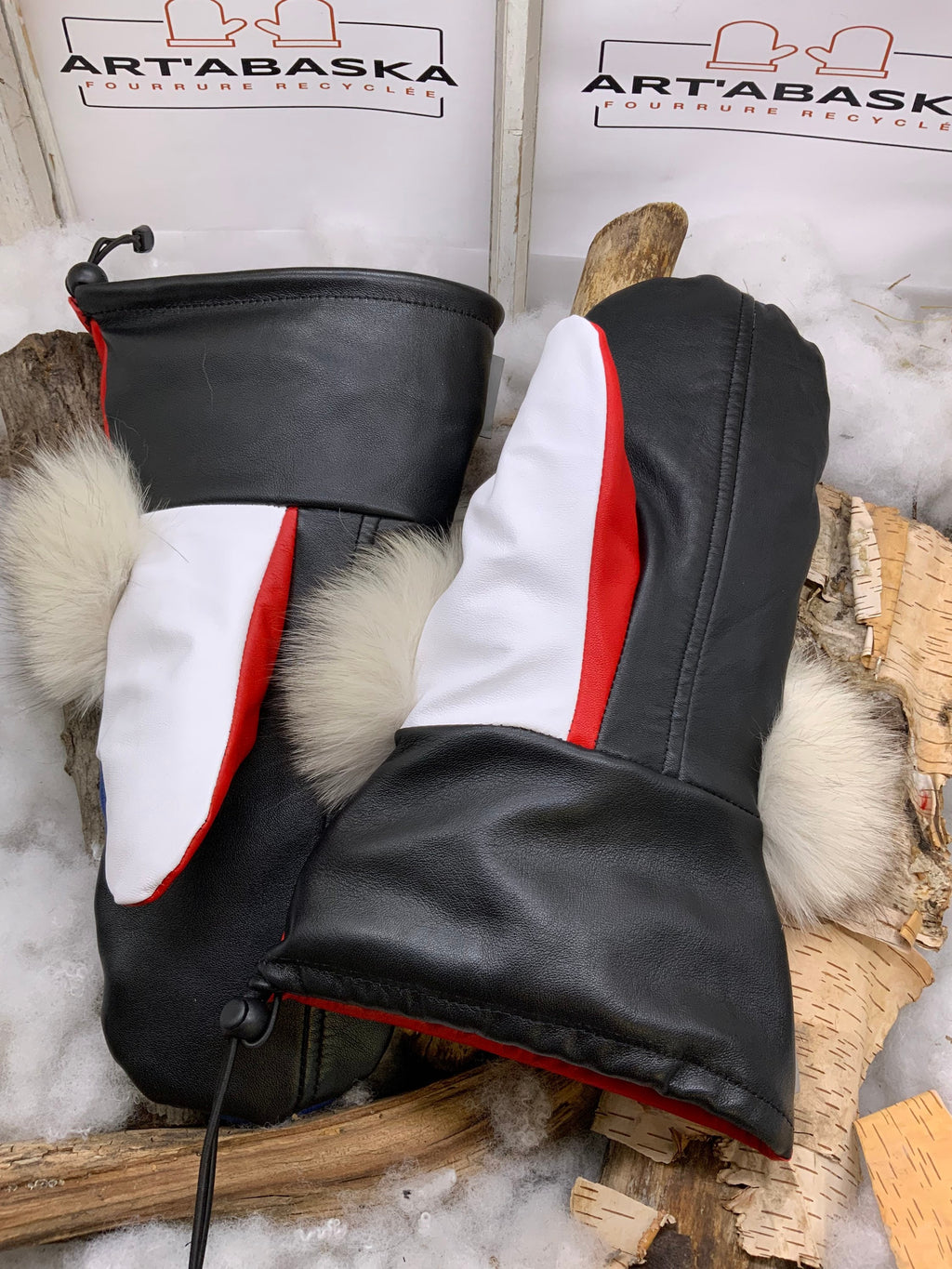 Mitaines Augustine Large cuir recyclé bleu blanc rouge édition spéciale Expos broderie artisanale fait main Québec pièce unique