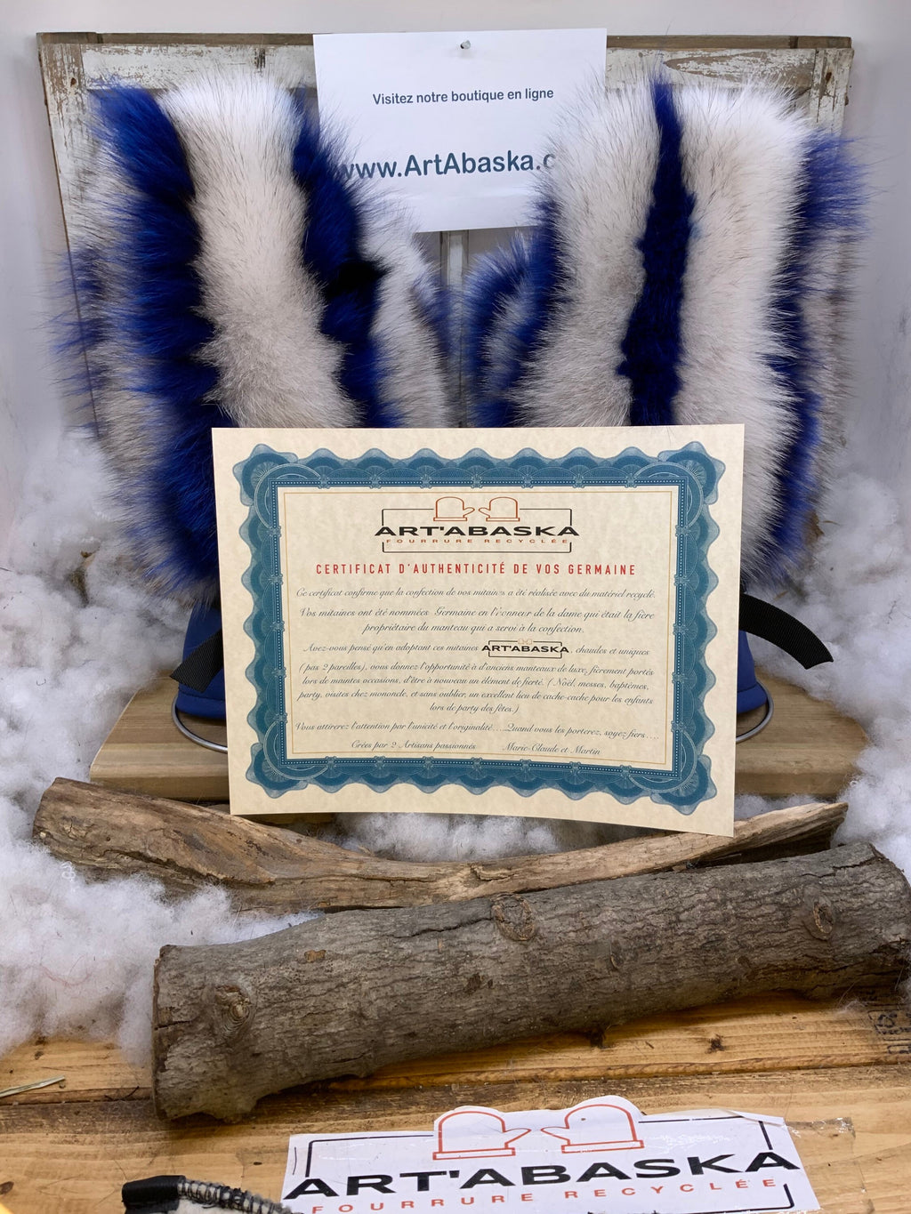 Mitaines Germaine Large – Édition artistique patchwork renard bleu norvégien cousu une à une, cuir bleu & rouge – fait main Québec
