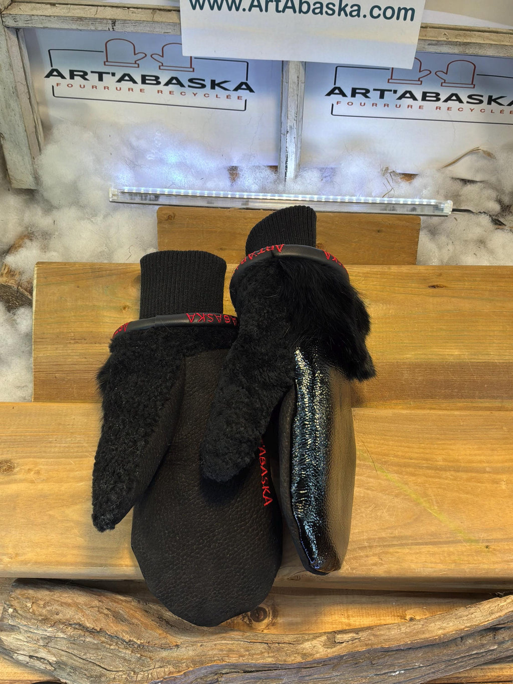 Mitaines de ville Medium Raymonde en fourrure recyclée – Faites à la main au Québec – Légères, élégantes, confort urbain – ArtAbaska