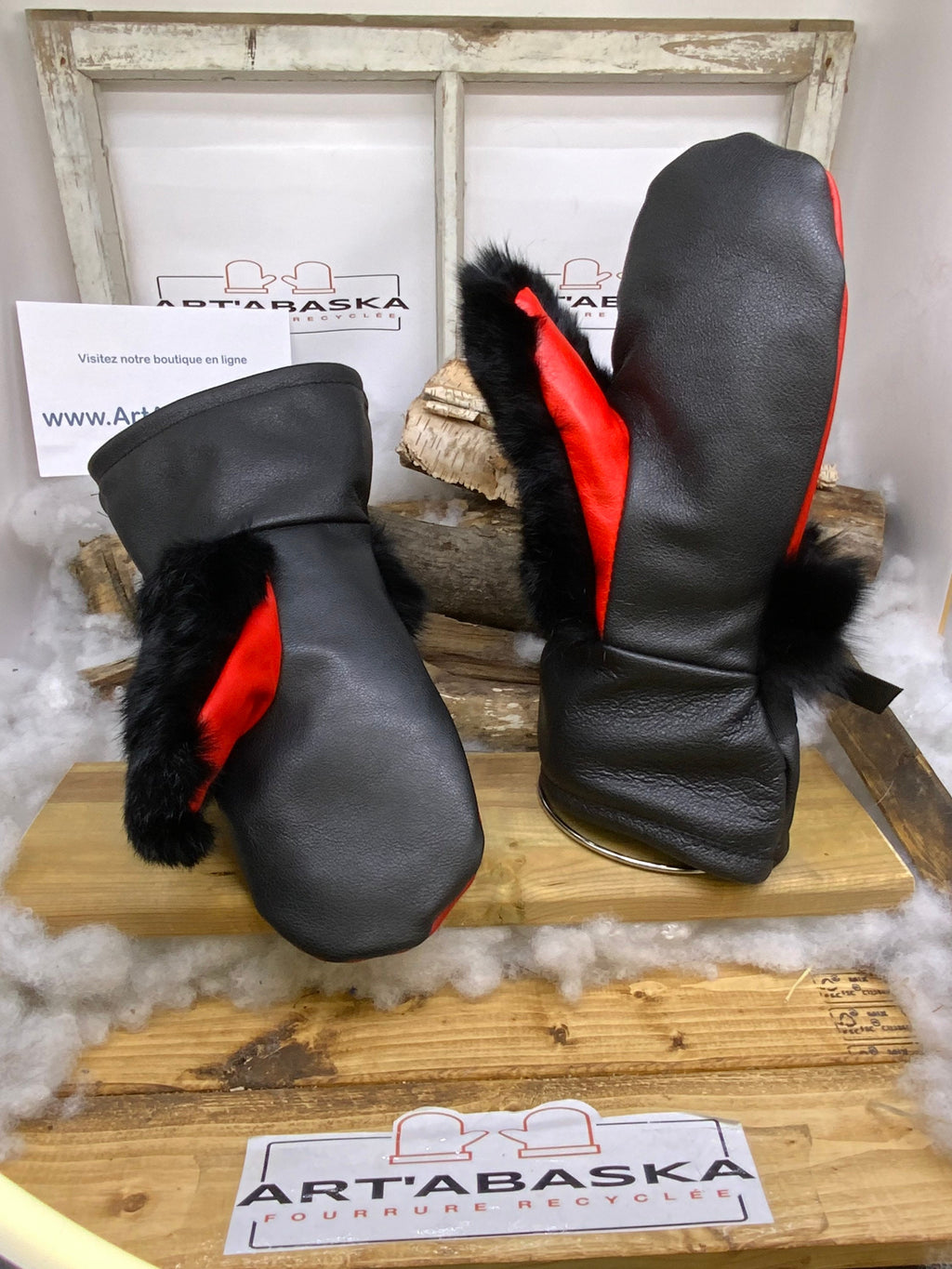 Mitaines Liliane cuir rouge noir brodé tête de chien fourrure renard lapin recyclé fait à la main Large ULTRA-CHAUDE Québec unique