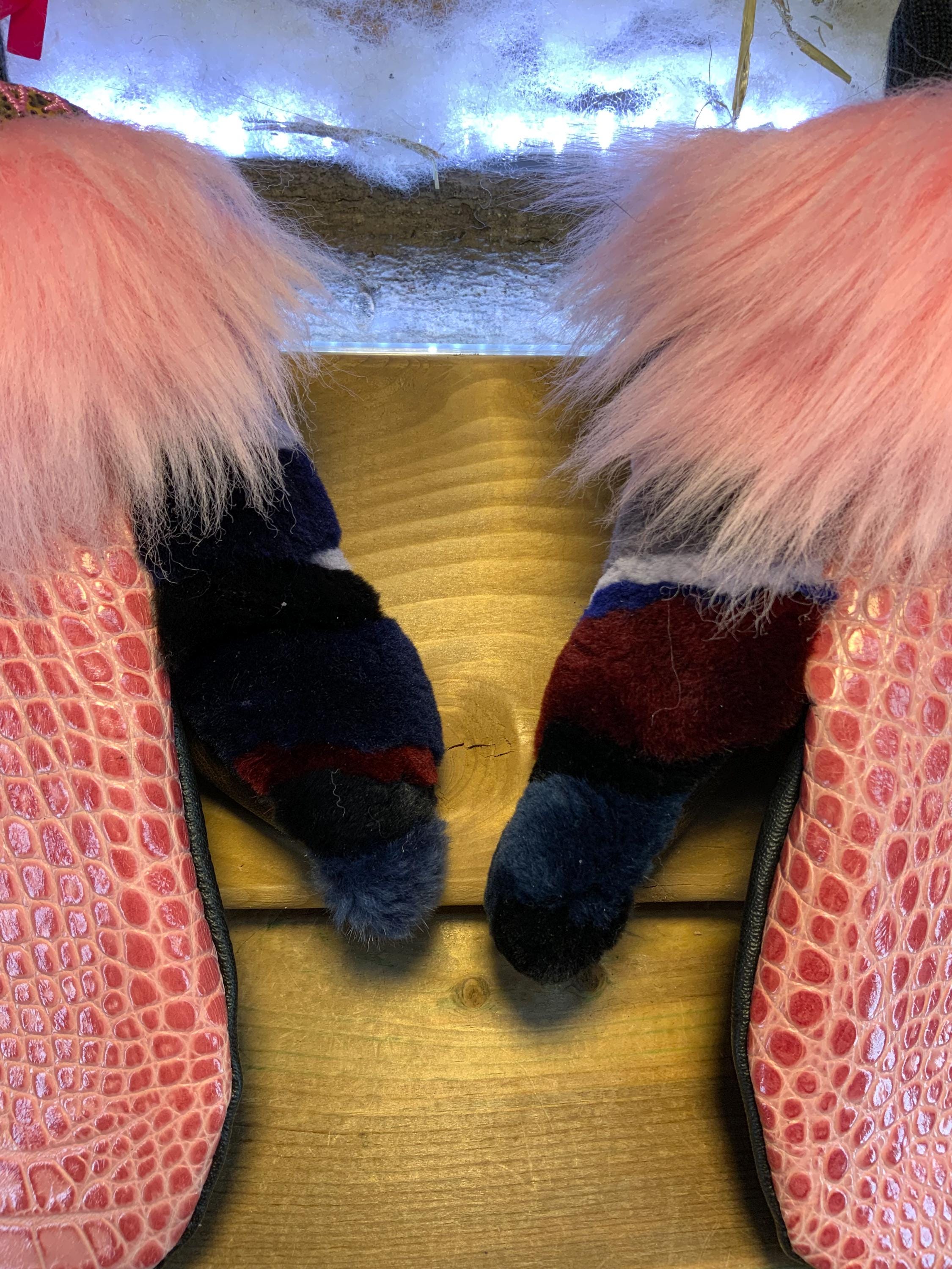 Mitaines de ville Berthe faites à la main au Québec en fourrure recyclée patchwork avec cuir texturé rose grandeur Large