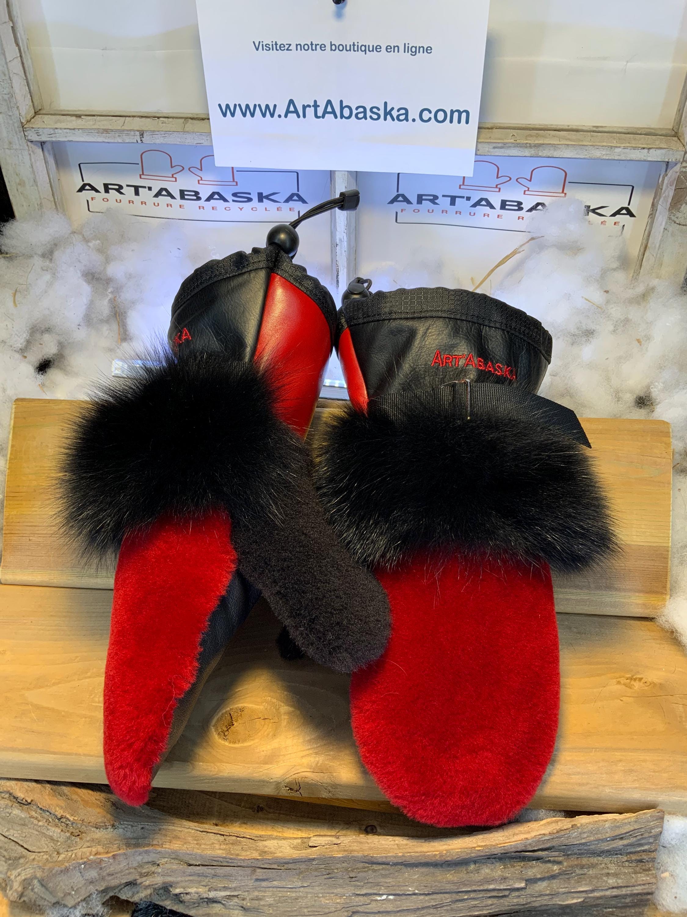 Mitaines Béatrice Medium mouton rasé rouge pompier renard noir recyclé cuir italien noir et rouge fait a la main Quebec unique