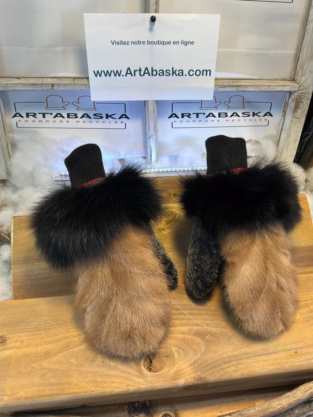 Mitaines de ville Medium Fernande en fourrure recyclée – Faites à la main au Québec – Légères, élégantes, confort urbain – ArtAbaska