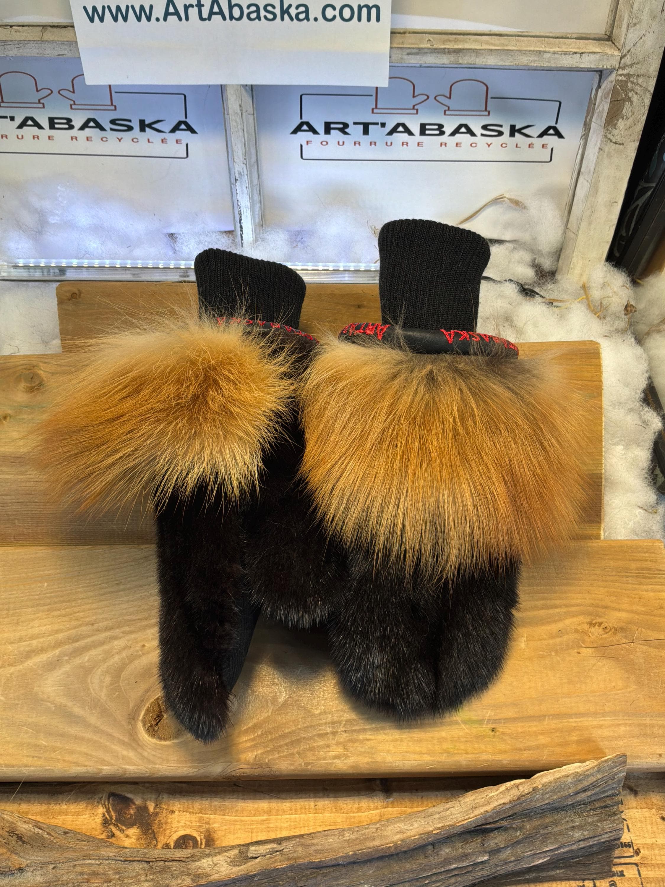 Mitaines de ville Small Rosalie en fourrure recyclée – Faites à la main au Québec – Légères, élégantes, confort urbain – ArtAbaska