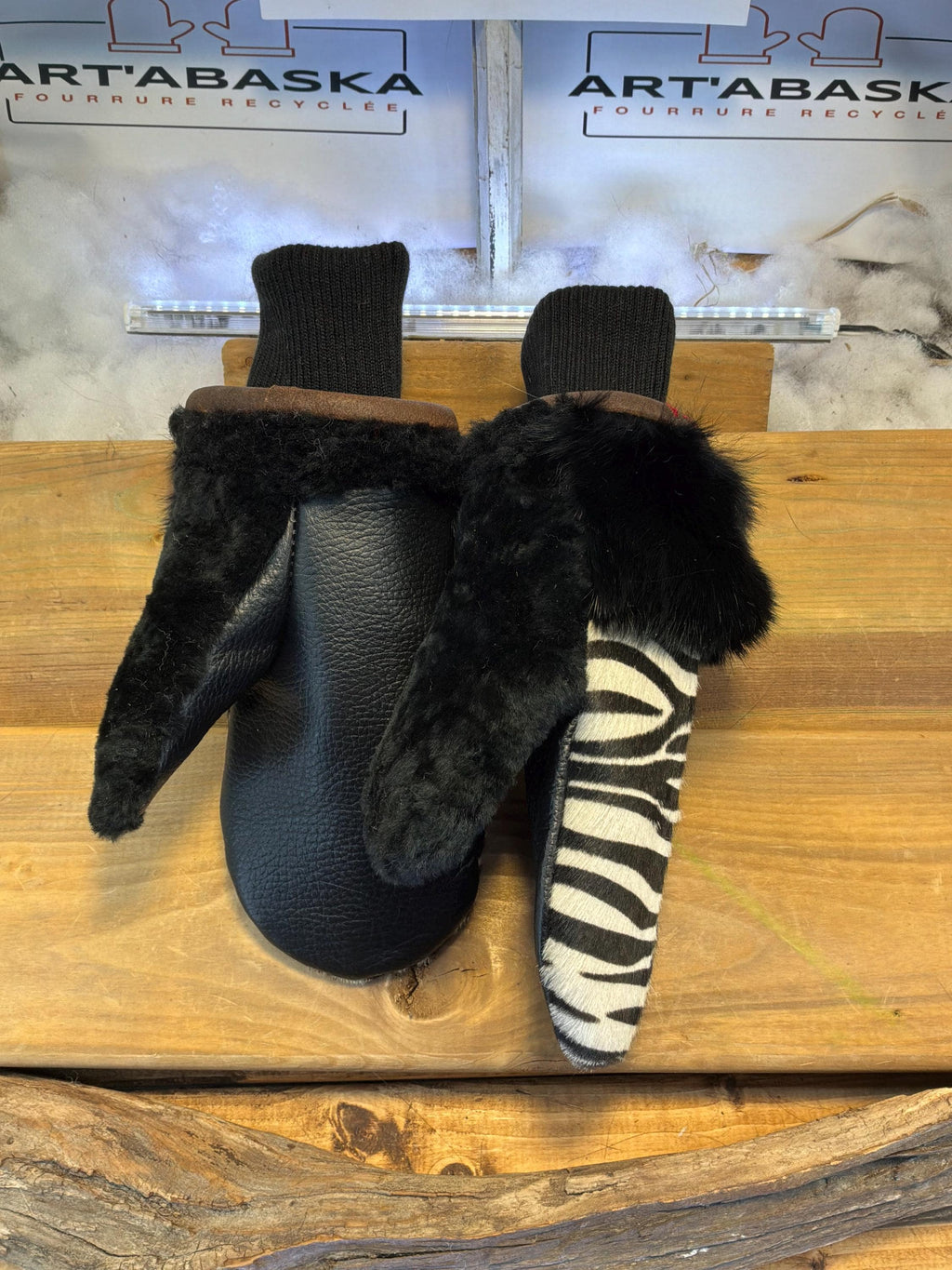 Mitaines de ville Medium Béatrice en fourrure recyclée – Faites à la main au Québec – Légères, élégantes, confort urbain – ArtAbaska