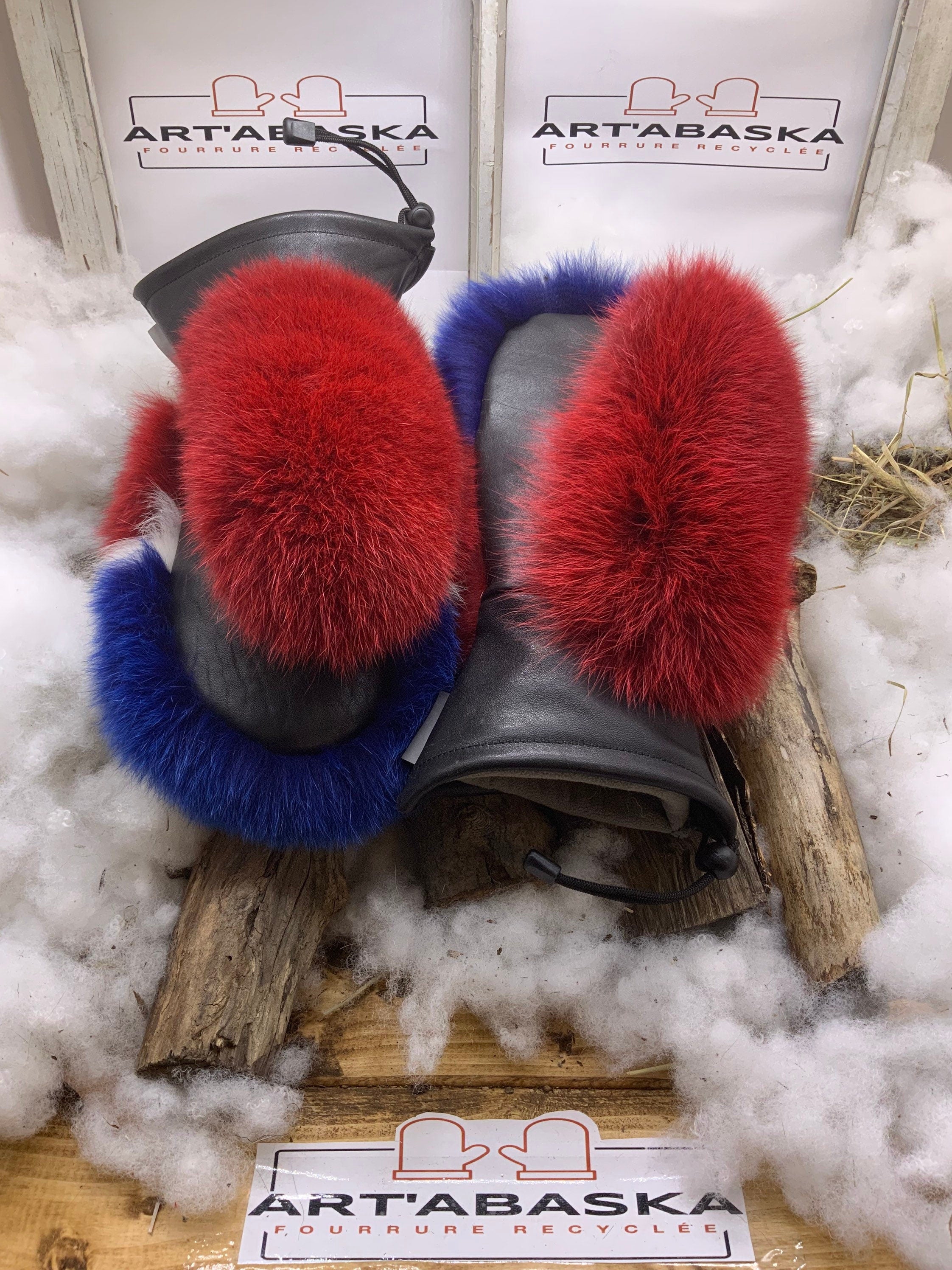 Mitaines Marie-Danielle – Medium, édition spéciale renard recyclé bleu blanc rouge, cuir noir, pièce unique faite à la main au Québec
