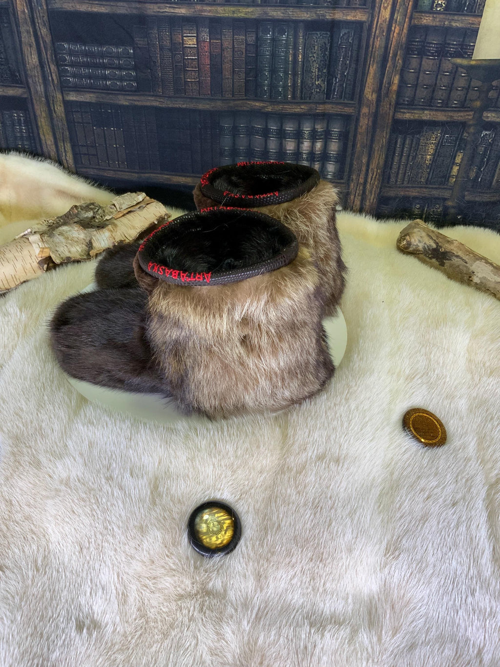 Mocassins d’intérieur Thérèse pour femme 7 en vison brun recyclé, raton naturel recyclé et mouton rasé ultra-doux recyclé – faits à la main au Québec, chauds, respirants, confort de luxe, pièce unique Art’Abaska 💕