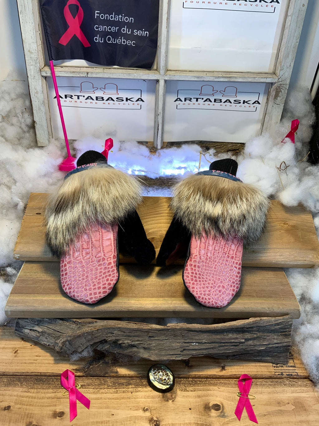 Mitaines de ville Alma faites à la main au Québec en fourrure recyclée avec cuir texturé rose grandeur Large