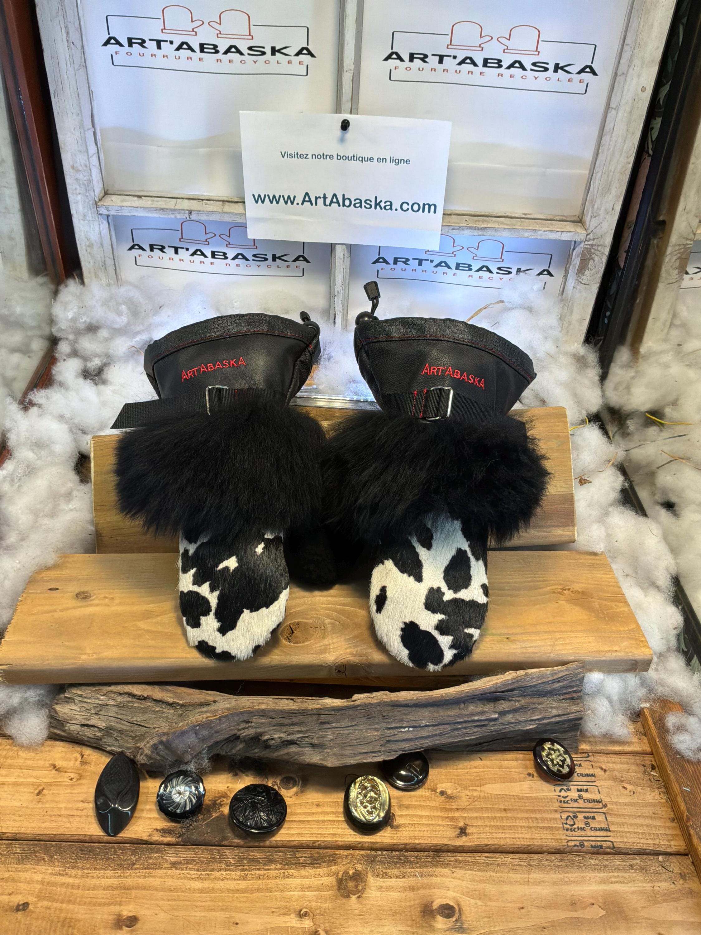 Mitaines Mariette Small peau de vache recyclée noir et blanc avec bande de mouton noir, cuir italien noir, fait à la main au Québec