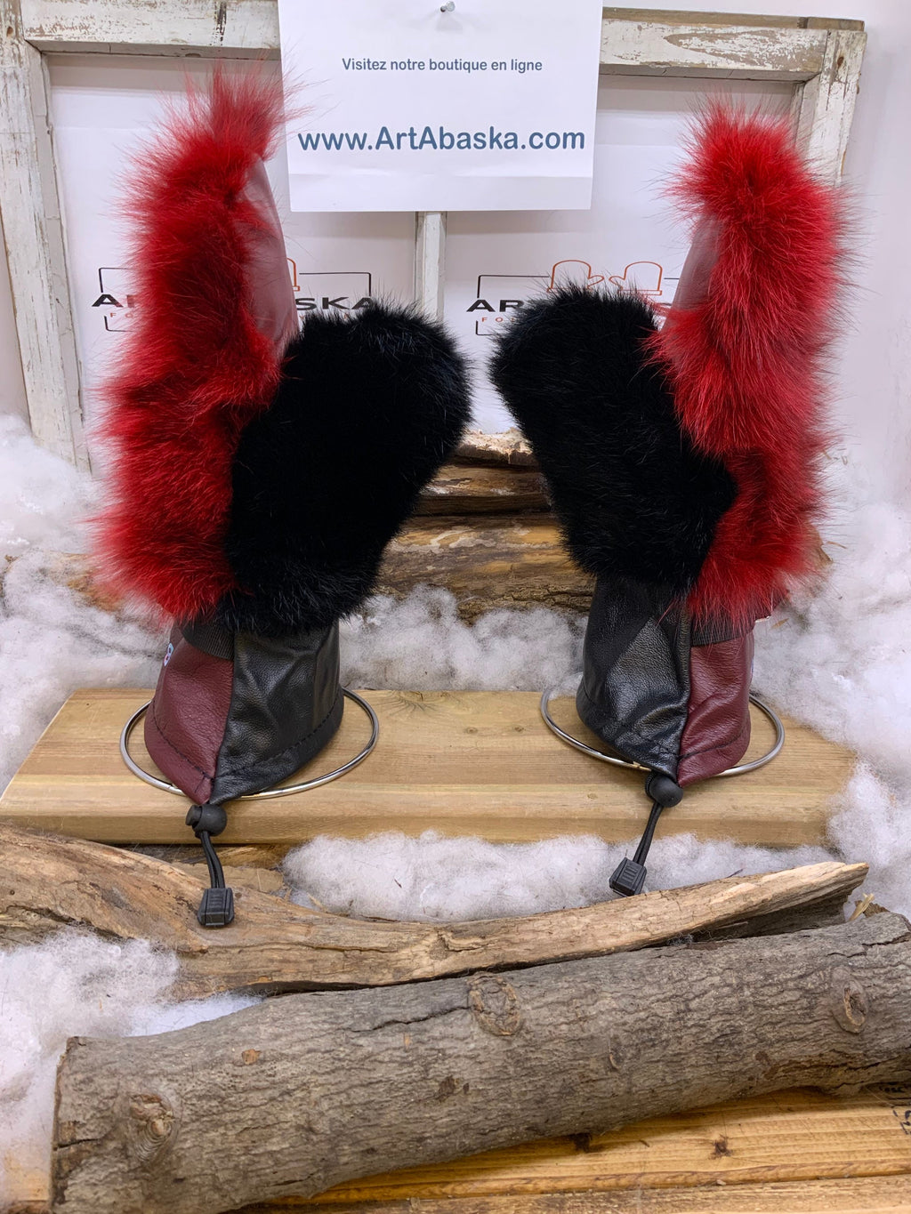 Mitaines Les Laurette – Médium, patchwork de renard rouge recyclé, cuir bourgogne et noir, fait à la main au Québec, pièce unique