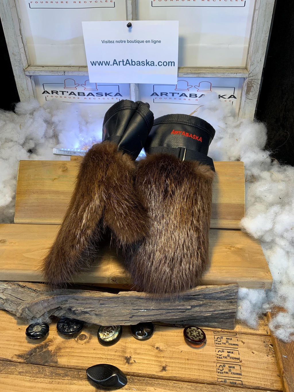 Mitaines Les Lucille – Medium, édition toute fourrure, castor naturel recyclé, cuir italien brun embossé, fait à la main, Québec