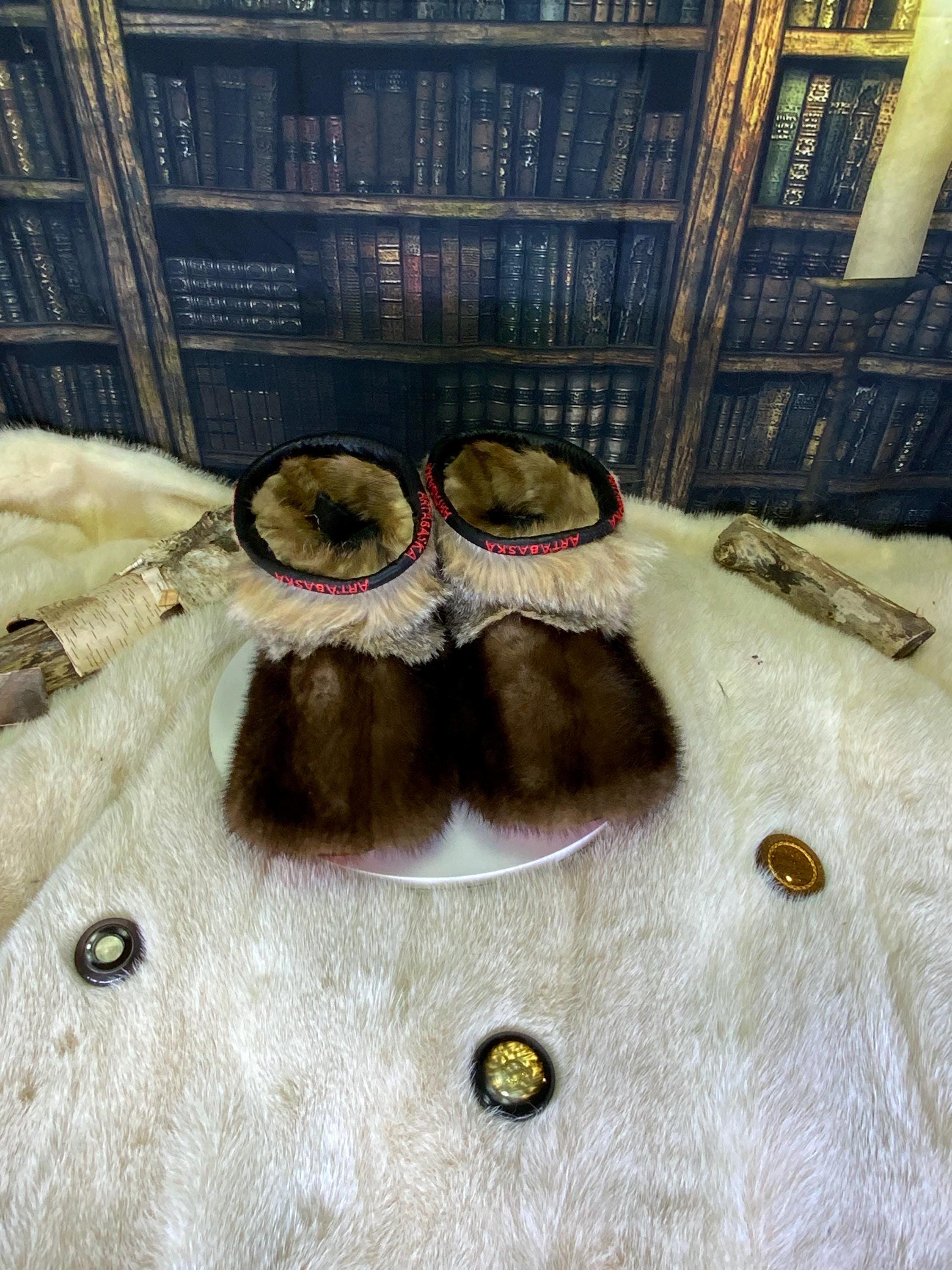 Mocassins d’intérieur Rosa – pointure 10 Femme – vison, raton bleached & coyote recyclés – pièce unique faite à la main au Québec