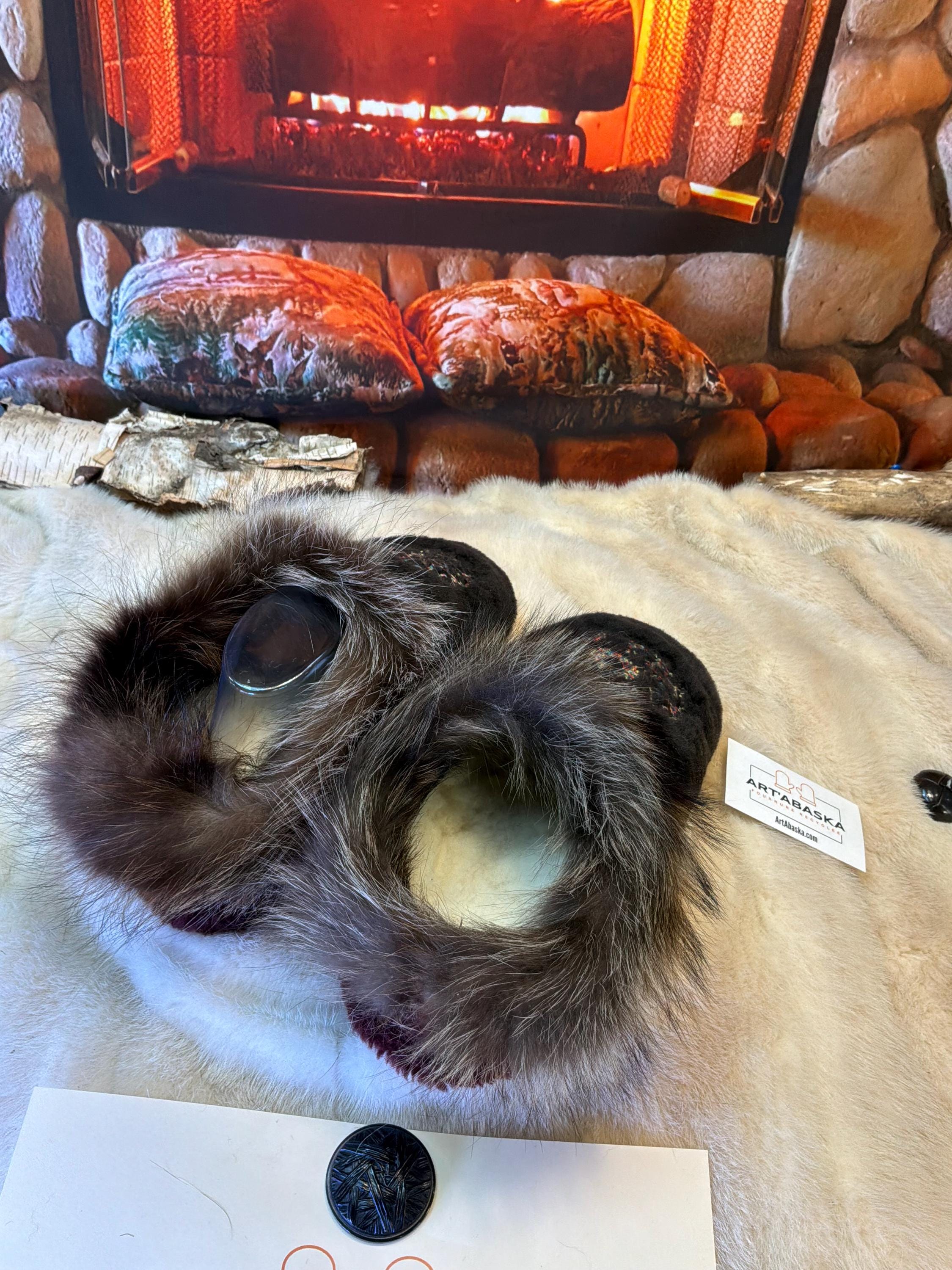 Slipper Josée pointure 10 femme – Sherling italien & cuir recyclé, pièce unique faite à la main au Québec Édition Brodée