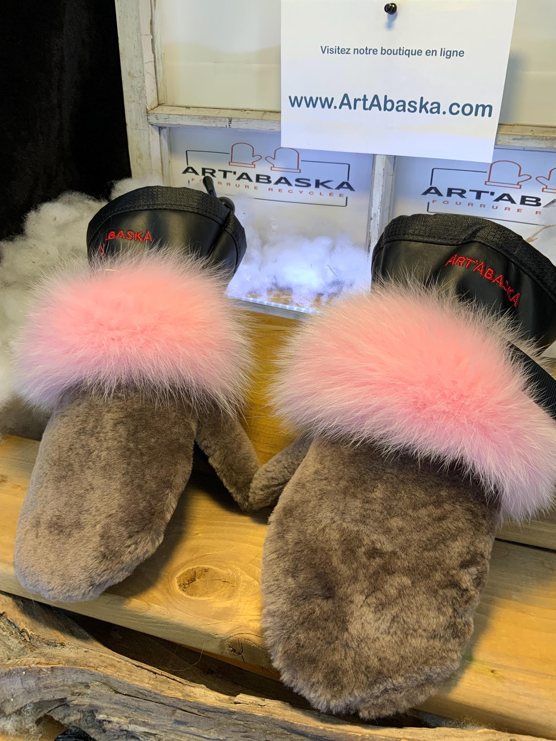 Mitaines Adrienne Medium – renard rose recyclé au poignet, mouton rasé taupe & cuir italien noir/brun, fait à la main, Québec