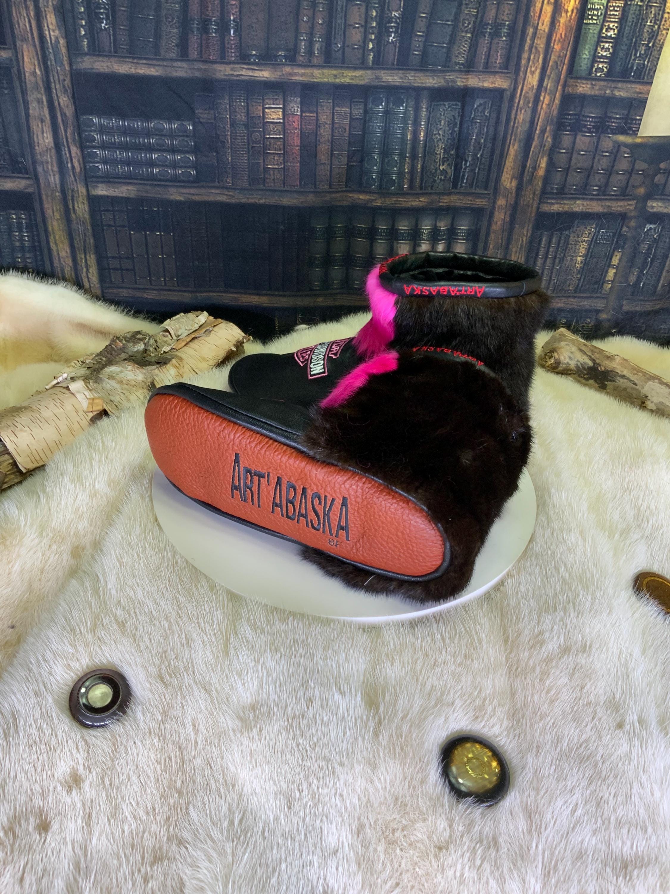 Mocassins d’intérieur Fernande pointure 8 femme cuir brodé vison lapin recyclés fait à la main Québec mocassin de luxe