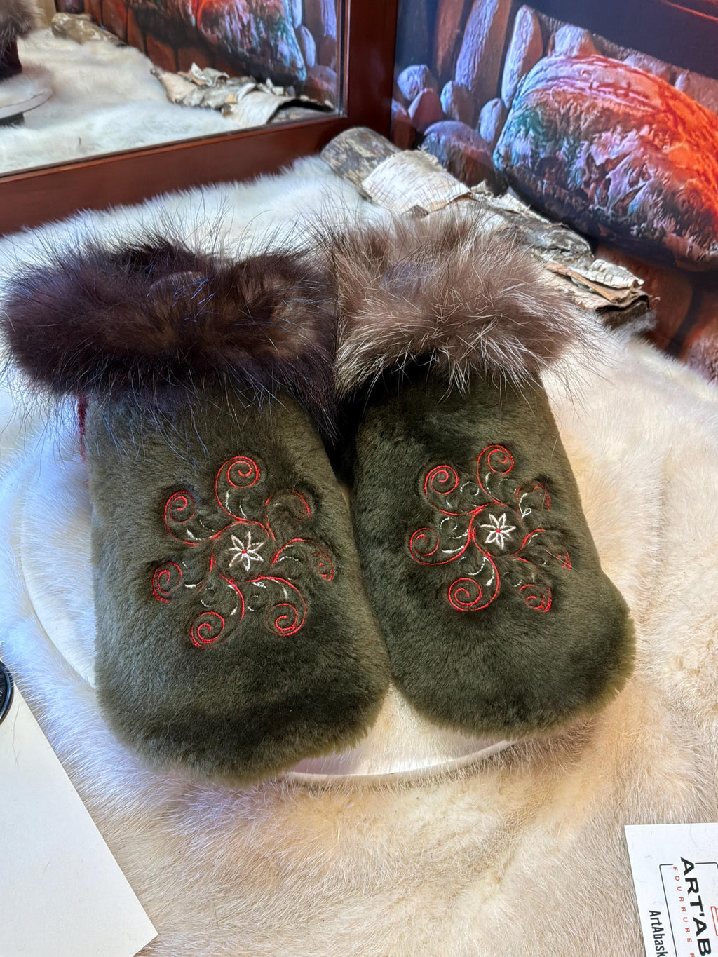 Slipper Noëlline pointure 8 femme – Sherling italien & cuir recyclé, pièce unique faite à la main au Québec Édition Brodée