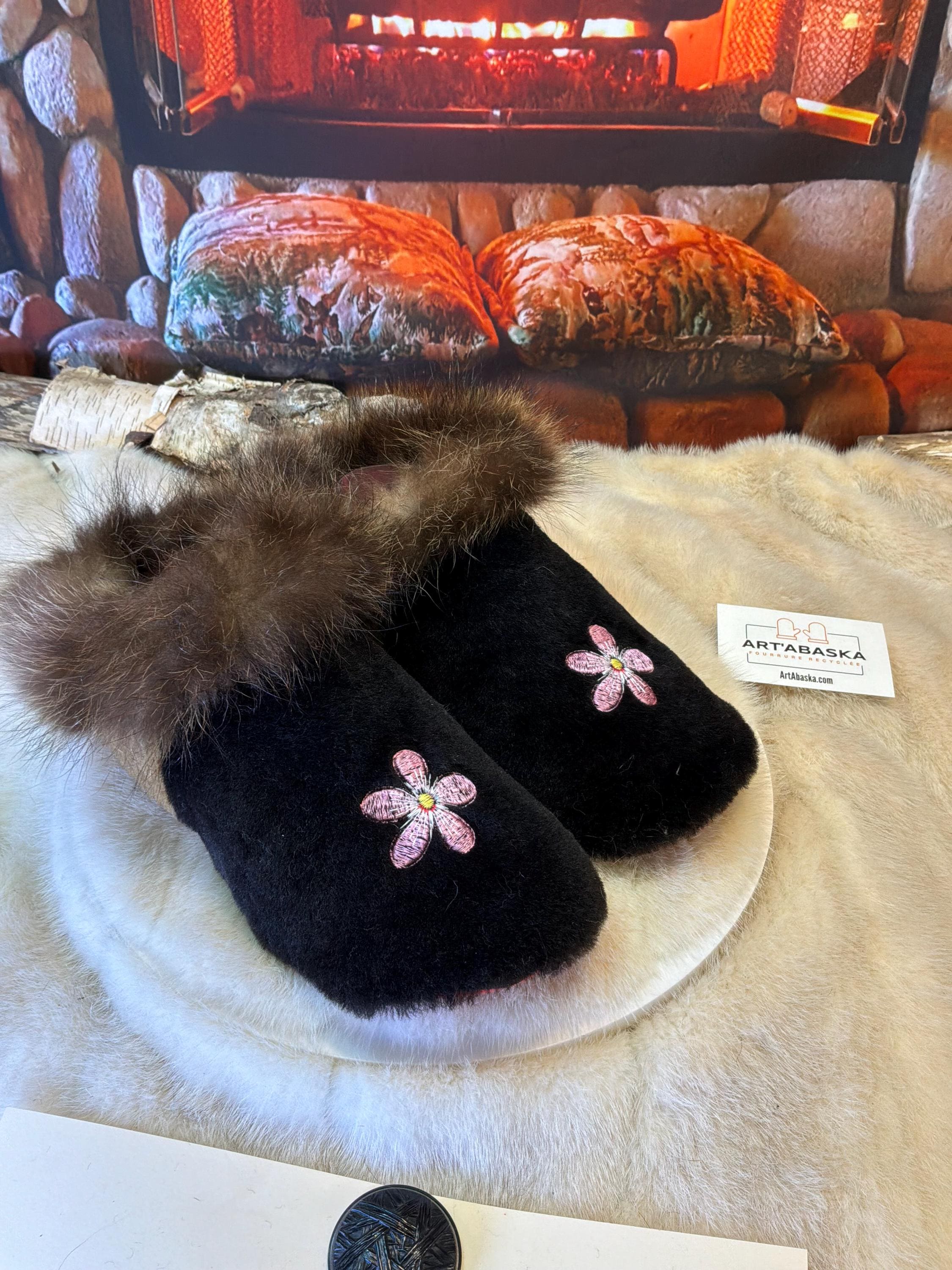 Slipper Marcelle pointure 8 femme – Sherling italien & cuir recyclé, pièce unique faite à la main au Québec Édition Brodée