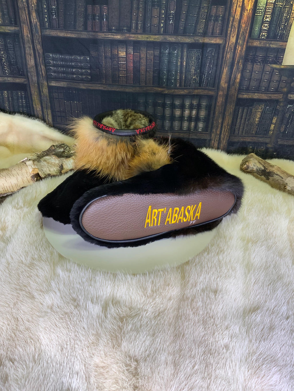 Mocassins d’intérieur Laurraine pour femme 7 en castor rasé brun naturel recyclé, vison recyclé et renard roux recyclé – faits à la main au Québec, chauds, respirants, confort de luxe, pièce unique Art’Abaska 💕