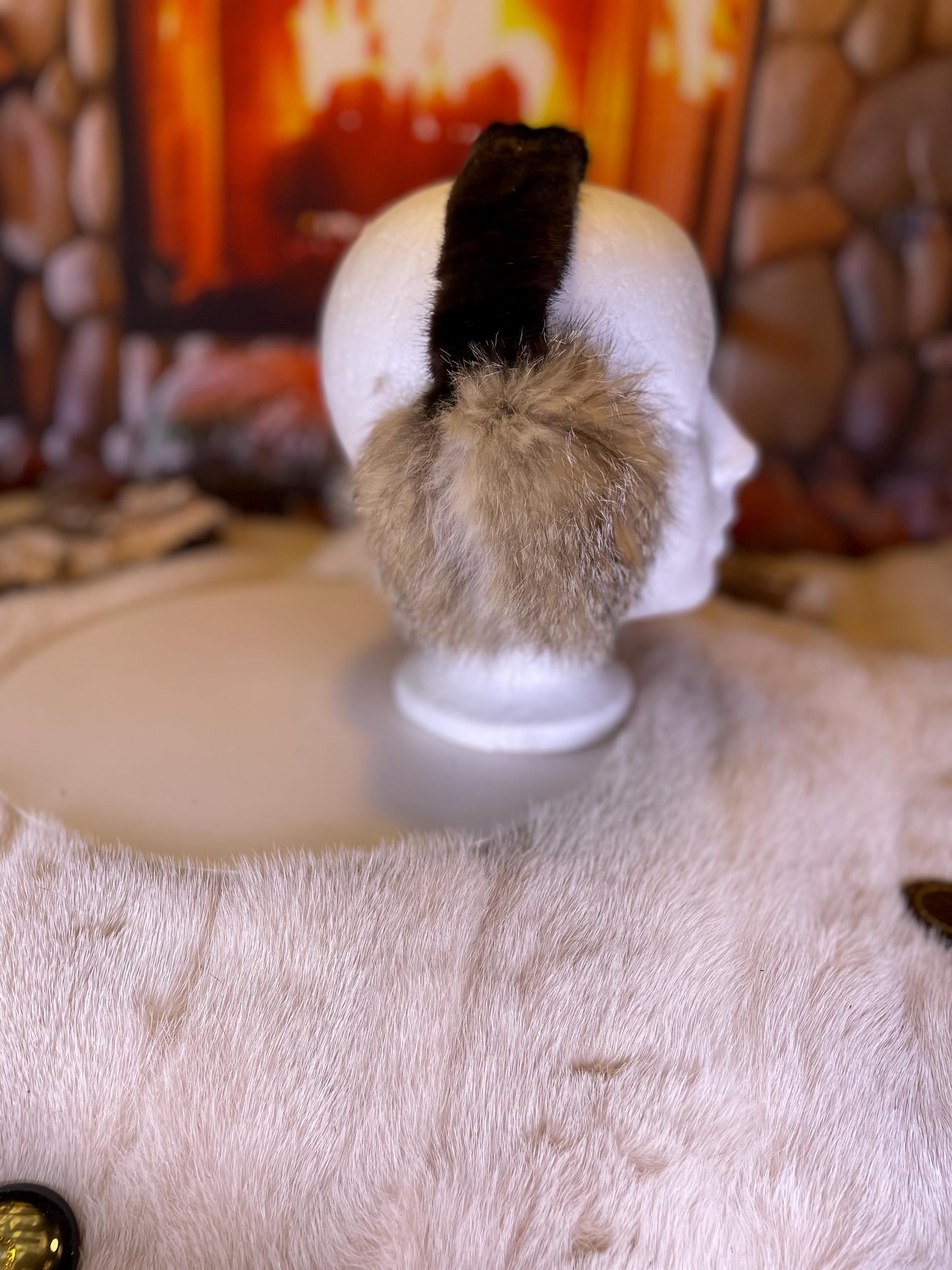 Cache-Oreilles tout en fourrure recyclée édition Coyote naturel recyclé et vison rasé sur la tête  Les Lise-Anne