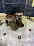 Mocassins d’intérieur Diane pour femme 8 en castor rasé recyclé, raton naturel recyclé et fourrure style imprimé recyclé – faits à la main au Québec, chauds, respirants, confort de luxe, pièce unique Art’Abaska 💕