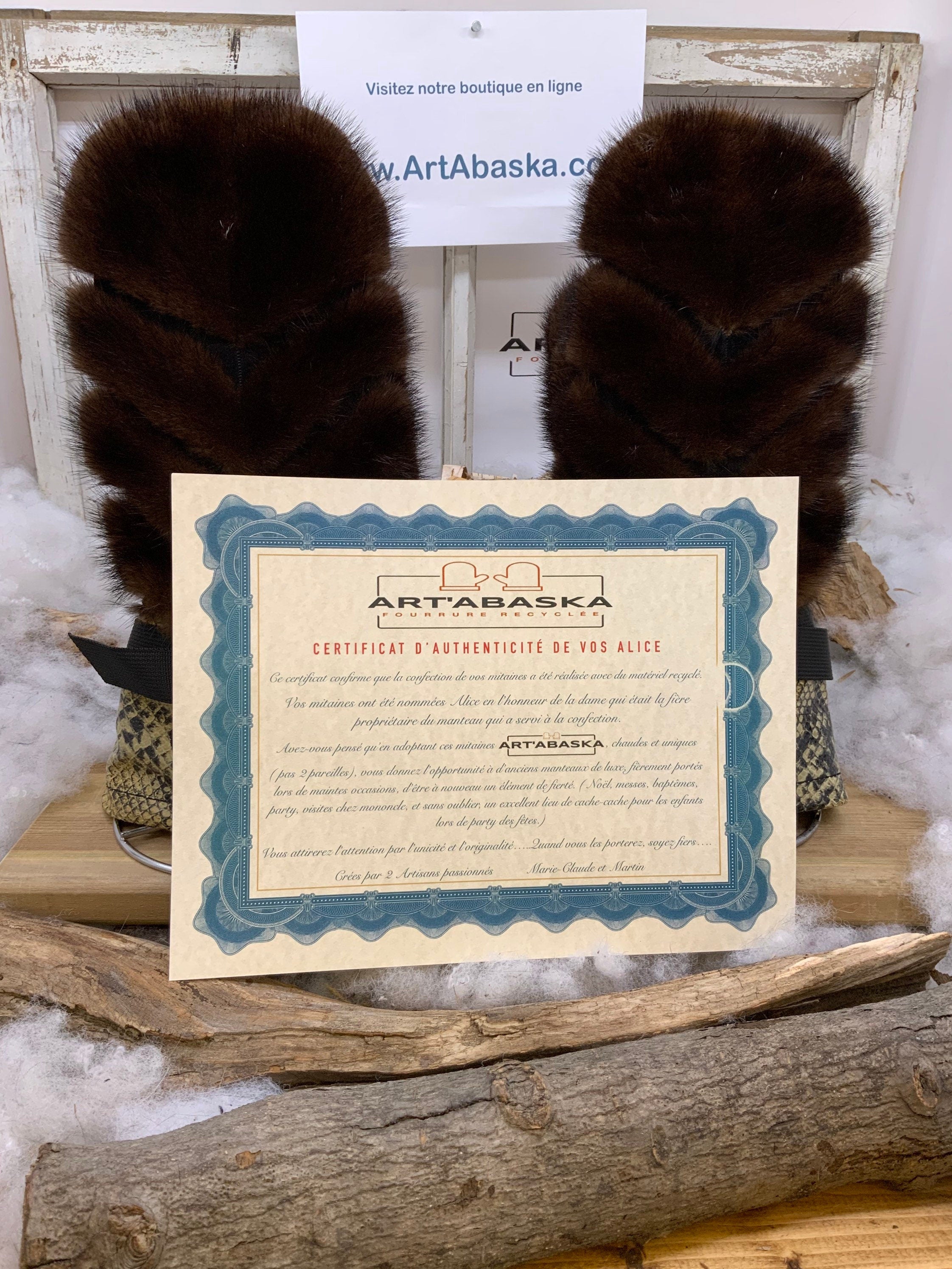 Mitaines Alice Large vison brun chevrons cuir noir et serpent recyclé broderie ArtAbaska fait main Québec pièce unique artisanale