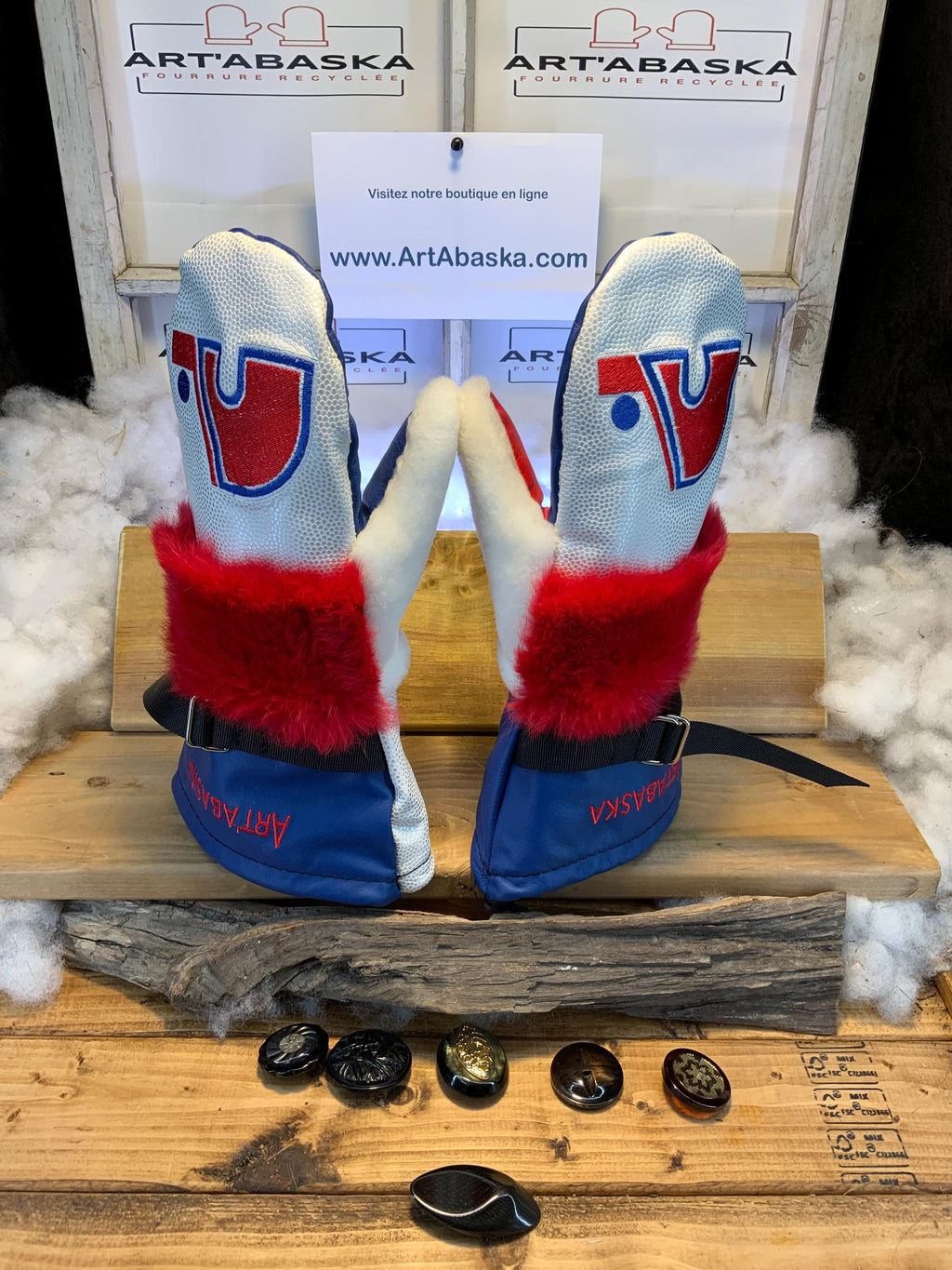 Mitaines Eliane Large edition Nordiques de Quebec cuir bleu et blanc fourrure lapin rouge mouton rase blanc fait a la main Quebec