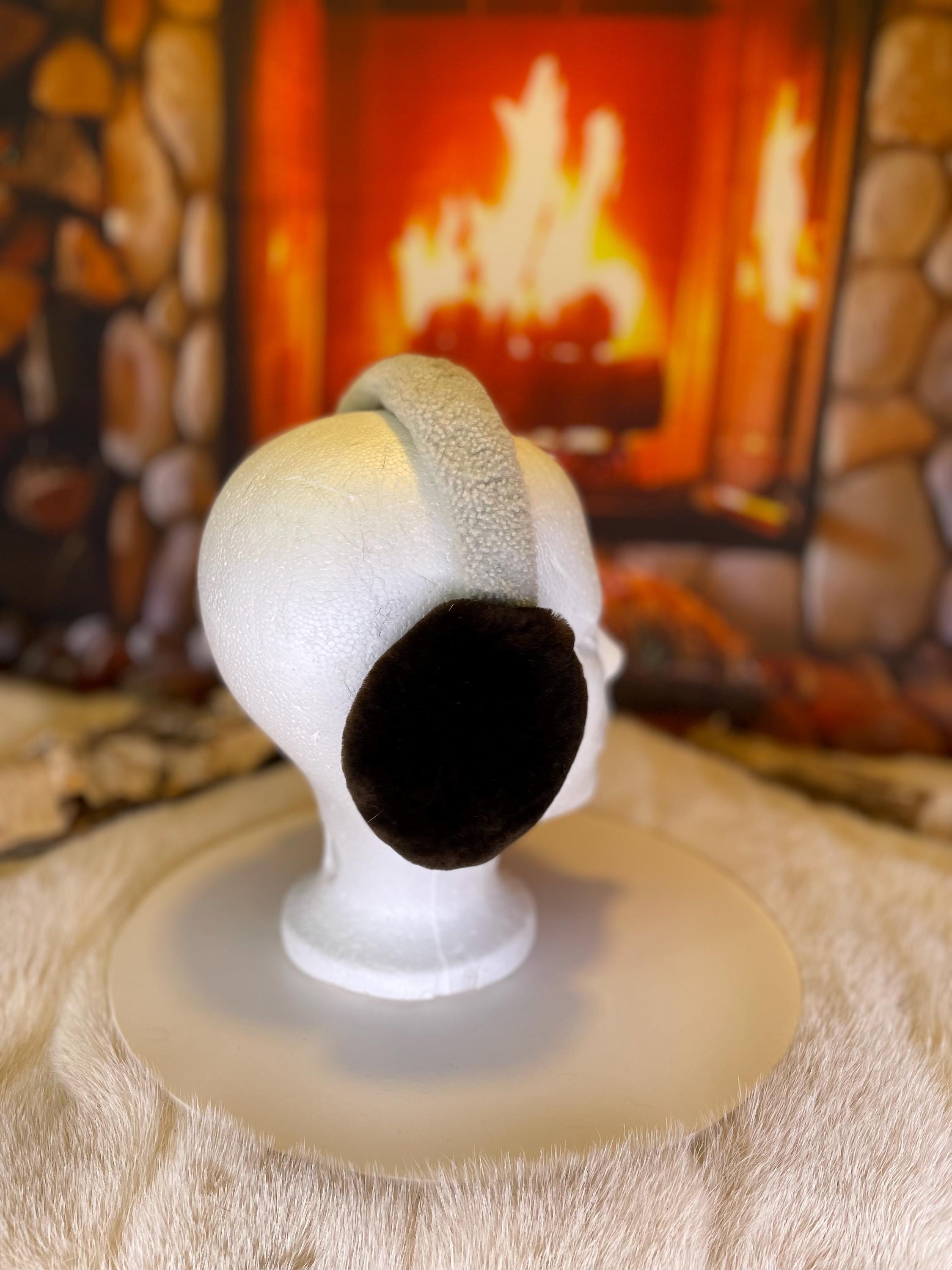 Cache-Oreilles tout en fourrure recyclée édition Castor rssé brun naturel recyclé et mouton rasé sur la tête  Les Jocelyne