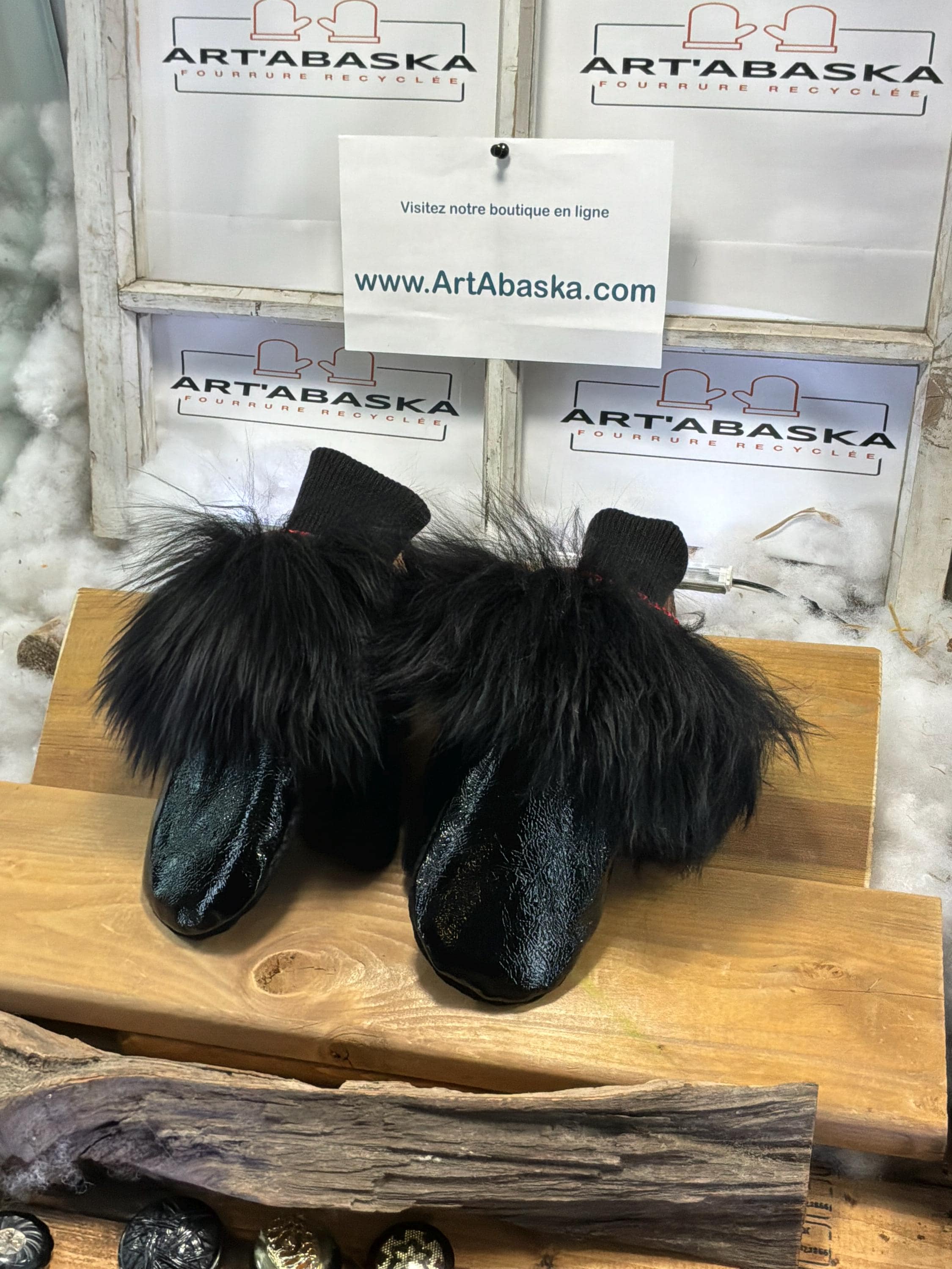 Mitaines de ville Médium Claire en fourrure recyclée – Faites à la main au Québec – Légères, élégantes, confort urbain – ArtAbaska