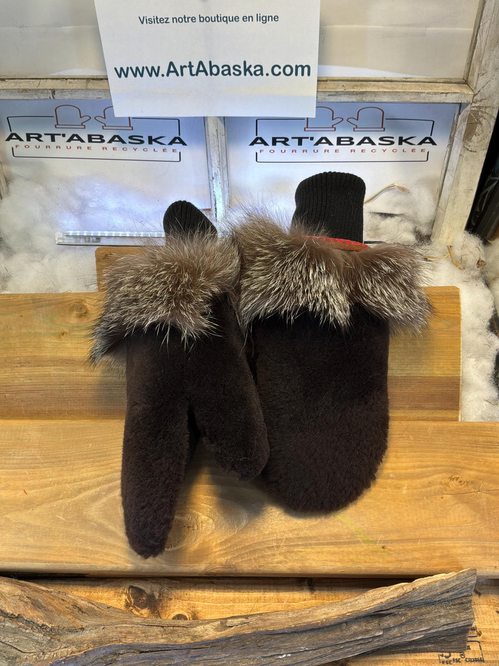 Mitaines de ville Medium Marguerite en fourrure recyclée – Faites à la main au Québec – Légères, élégantes, confort urbain – ArtAbaska