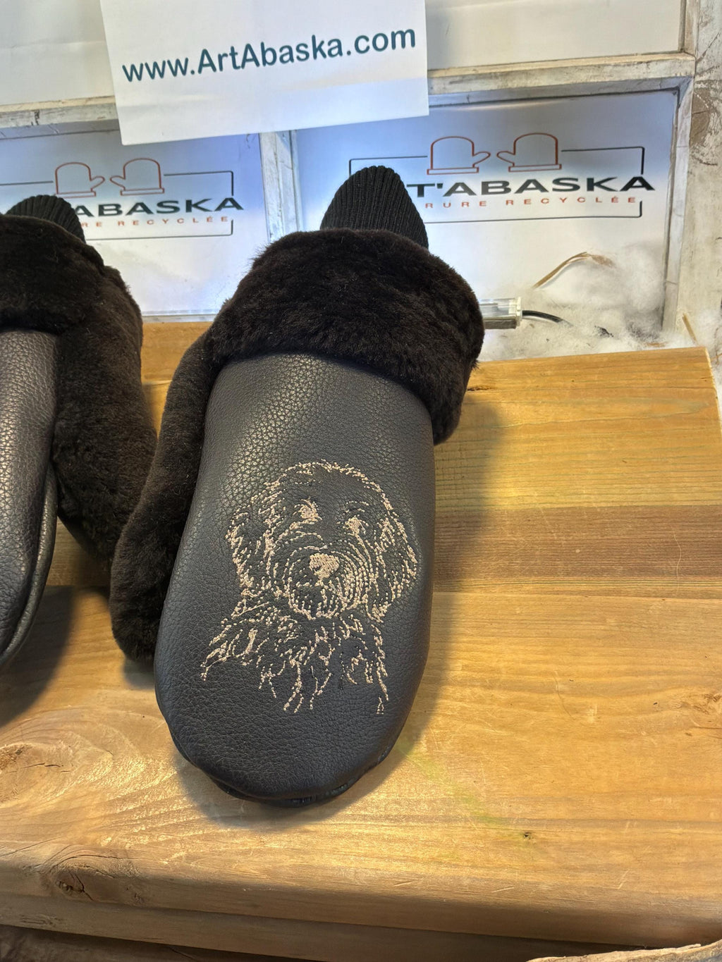 Mitaines de ville Medium Éliane en fourrure recyclée – Faites à la main au Québec – Légères, élégantes, édition Golden Doodle – ArtAbaska